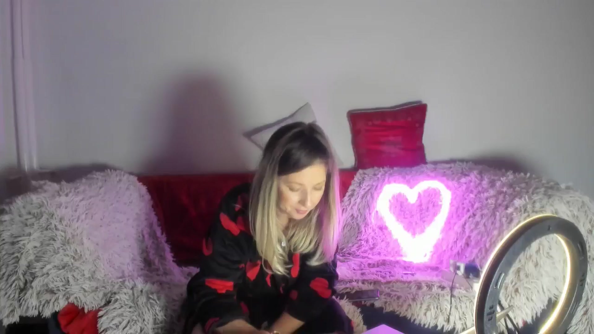 Gallery image thumbnail from Cindydream's myfreecams stream on, 12/29/2024, 19:10 image 15 of 20