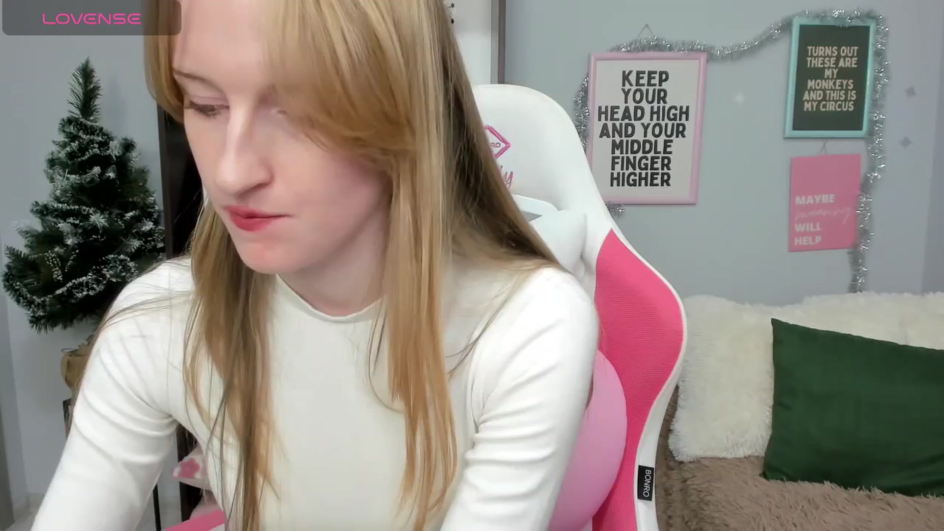 Gallery image thumbnail from Cinnabonnn's myfreecams stream on, 01/03/2026, 12:32 image 17 of 20