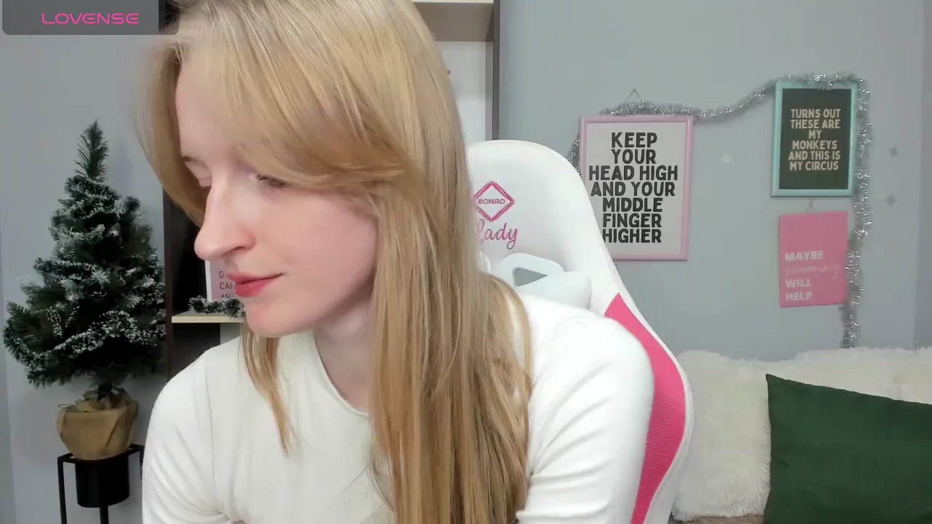 Gallery image thumbnail from Cinnabonnn's myfreecams stream on, 01/03/2026, 12:32 image 20 of 20
