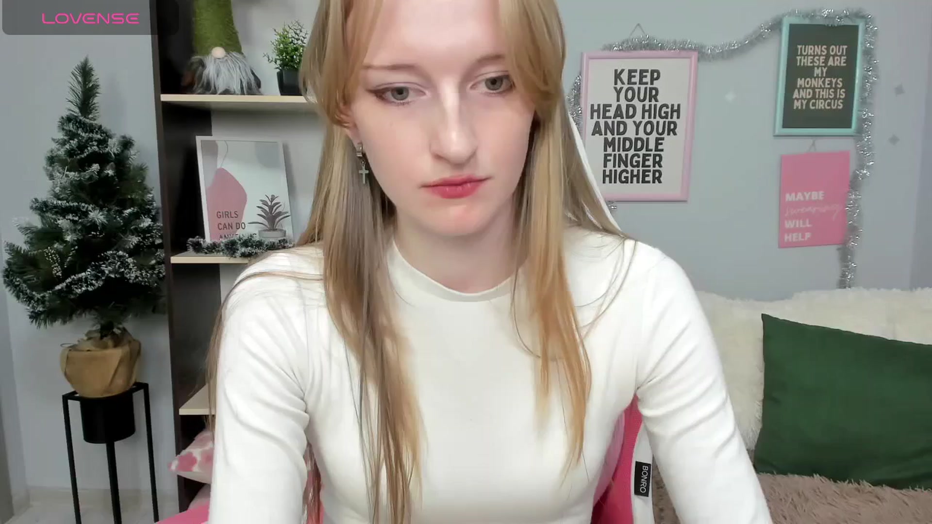 Gallery image thumbnail from Cinnabonnn's myfreecams stream on, 01/03/2026, 12:32 image 16 of 20