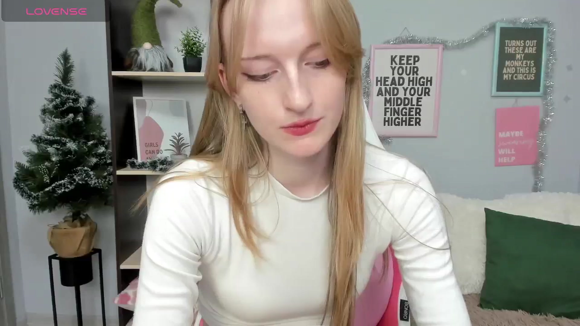 Gallery image thumbnail from Cinnabonnn's myfreecams stream on, 01/03/2026, 12:32 image 13 of 20