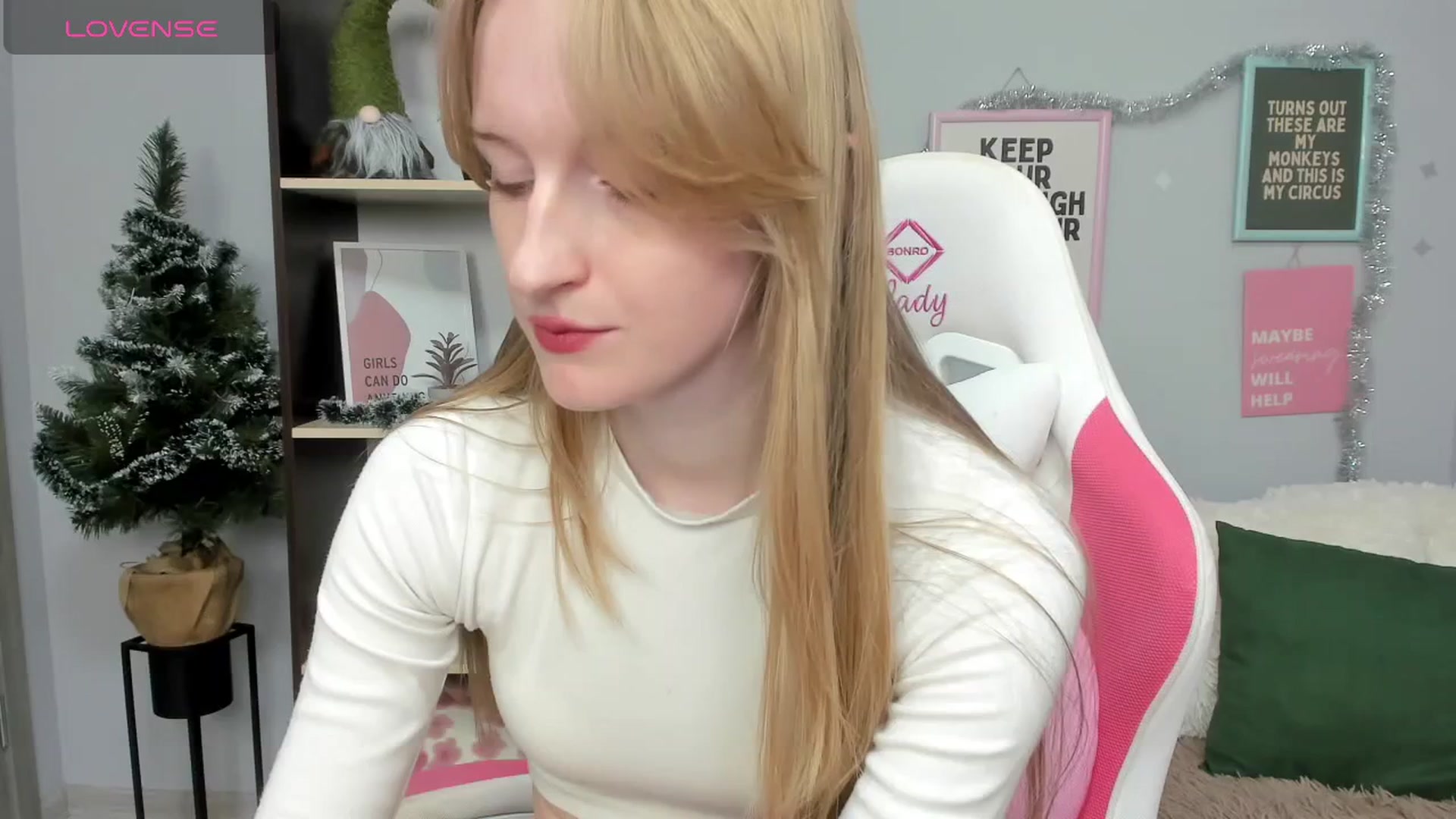 Gallery image thumbnail from Cinnabonnn's myfreecams stream on, 01/03/2026, 12:32 image 12 of 20