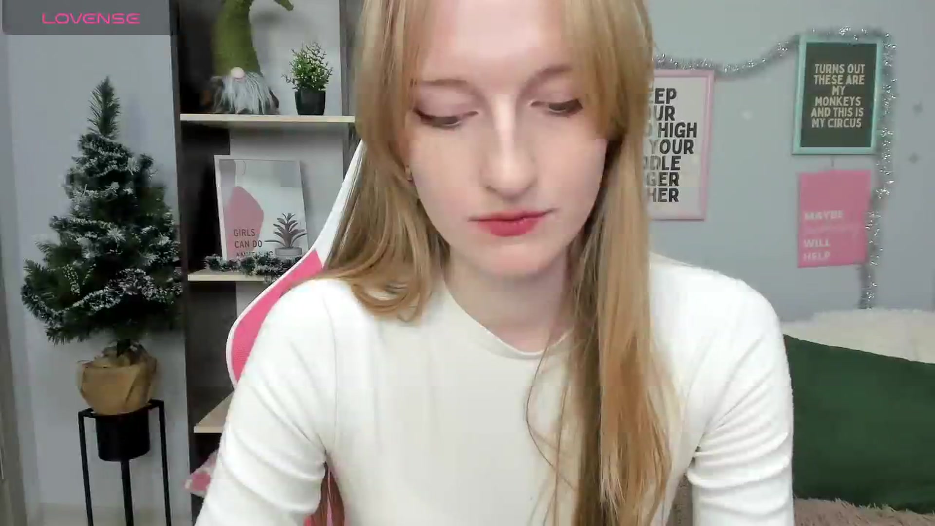 Gallery image thumbnail from Cinnabonnn's myfreecams stream on, 01/03/2026, 12:32 image 6 of 20