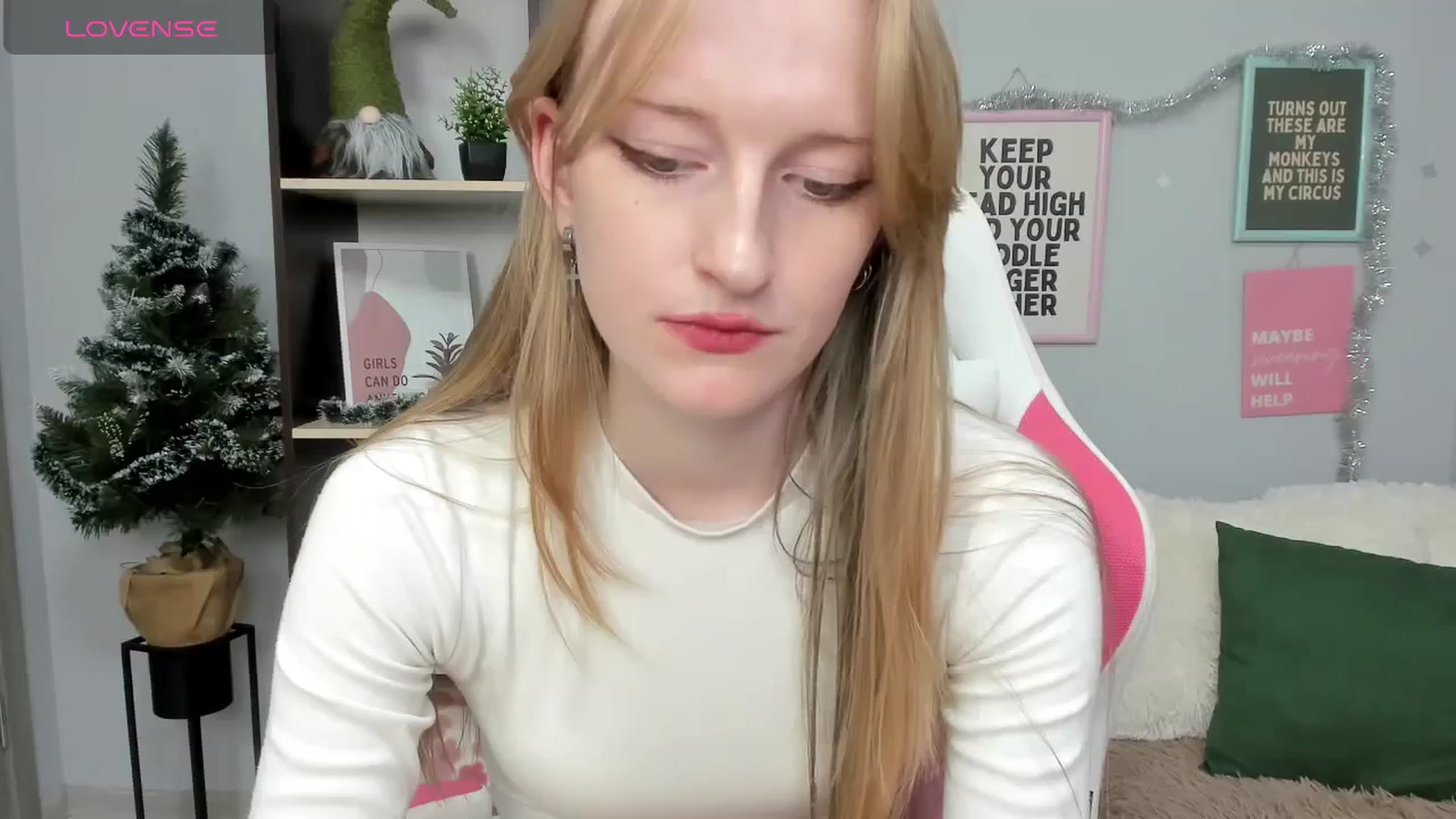 Gallery image thumbnail from Cinnabonnn's myfreecams stream on, 01/03/2026, 12:32 image 11 of 20