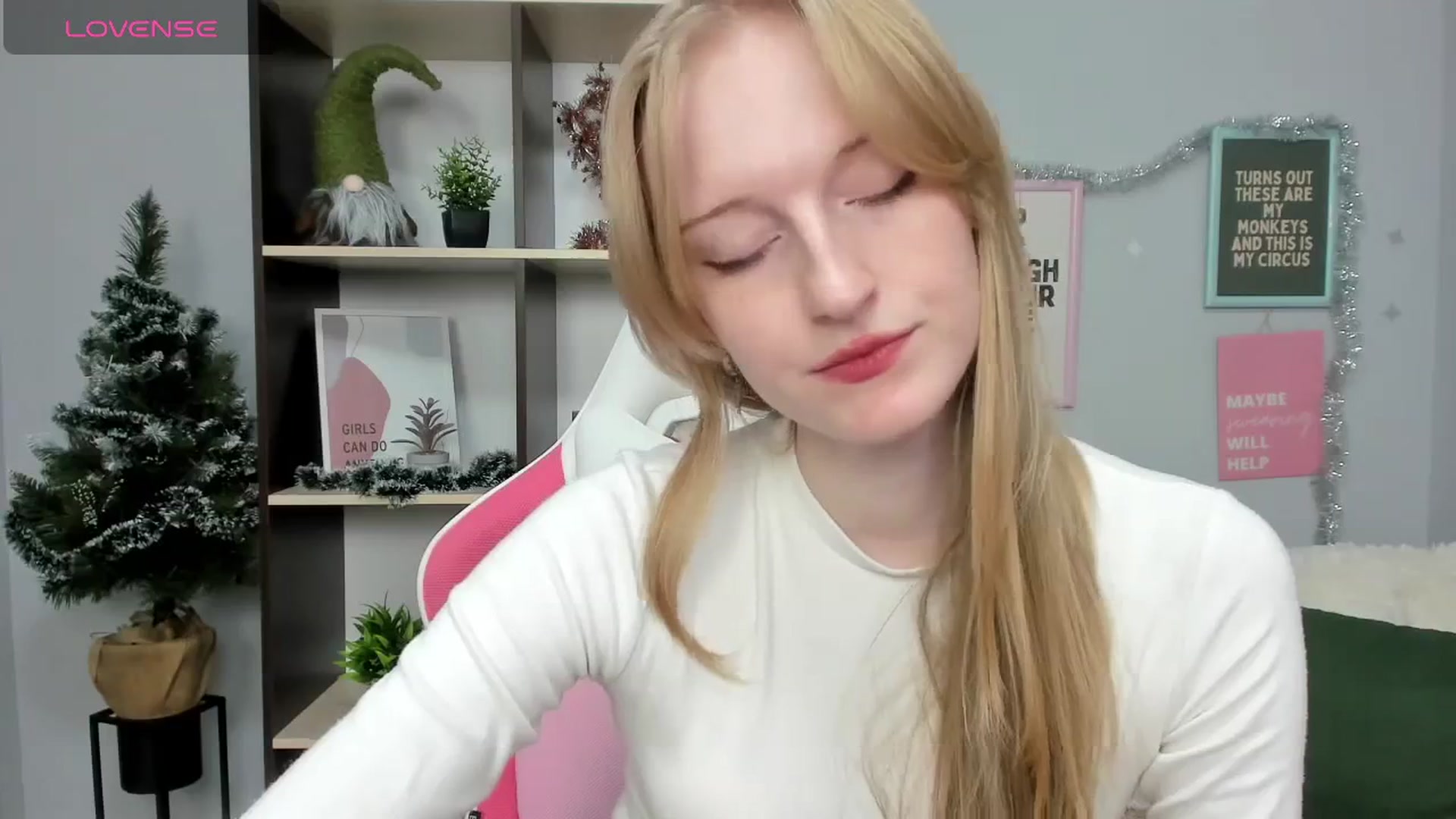 Gallery image thumbnail from Cinnabonnn's myfreecams stream on, 01/03/2026, 12:32 image 19 of 20