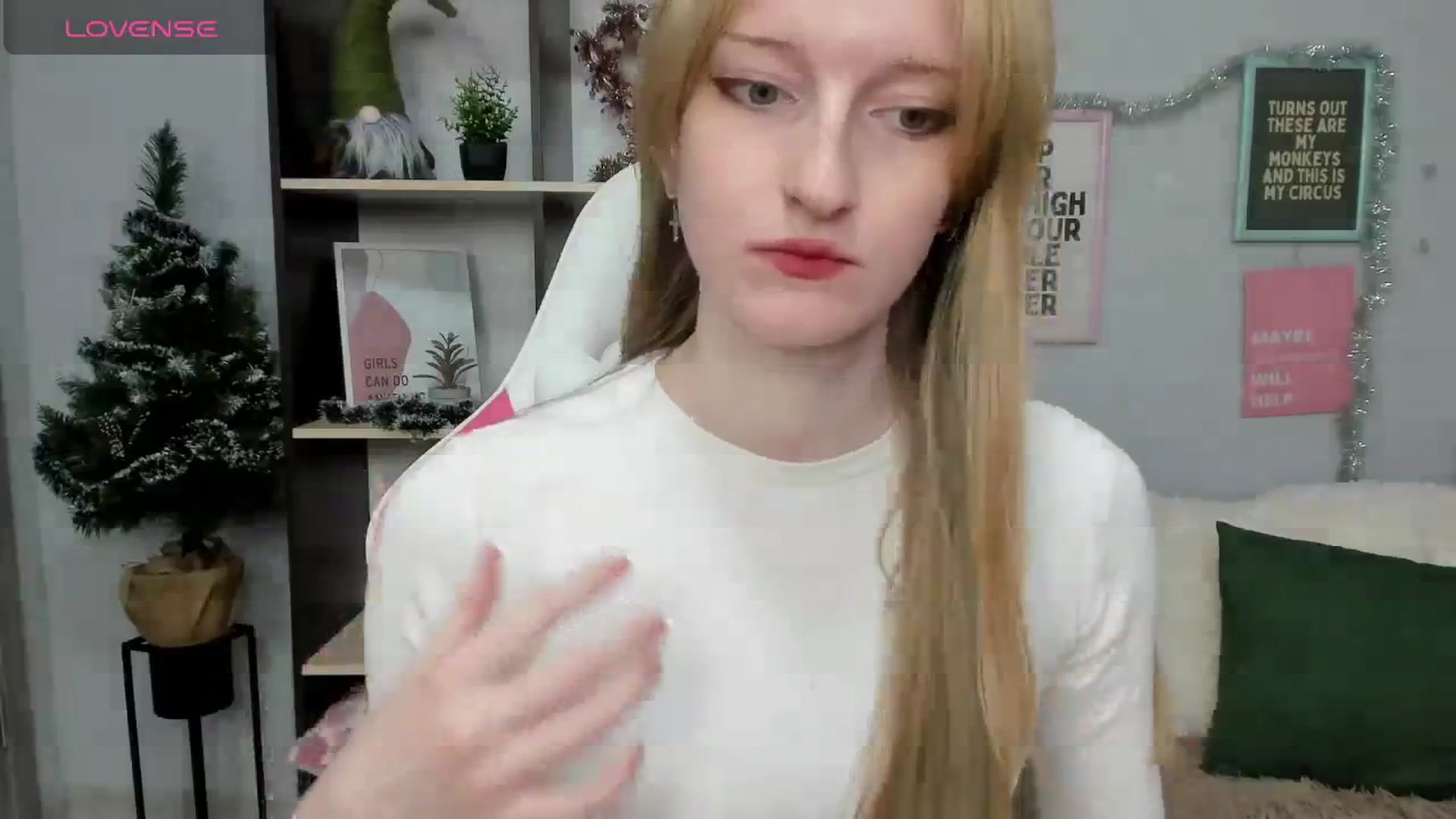 Gallery image thumbnail from Cinnabonnn's myfreecams stream on, 01/03/2026, 12:32 image 5 of 20