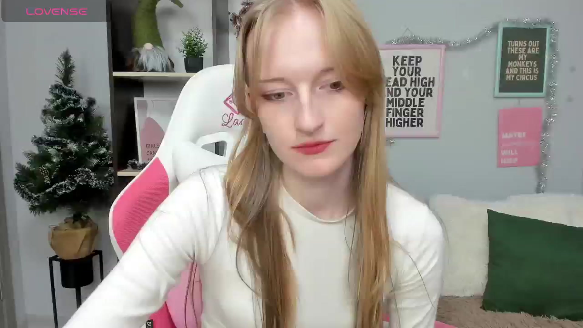 Gallery image thumbnail from Cinnabonnn's myfreecams stream on, 01/03/2026, 12:32 image 14 of 20