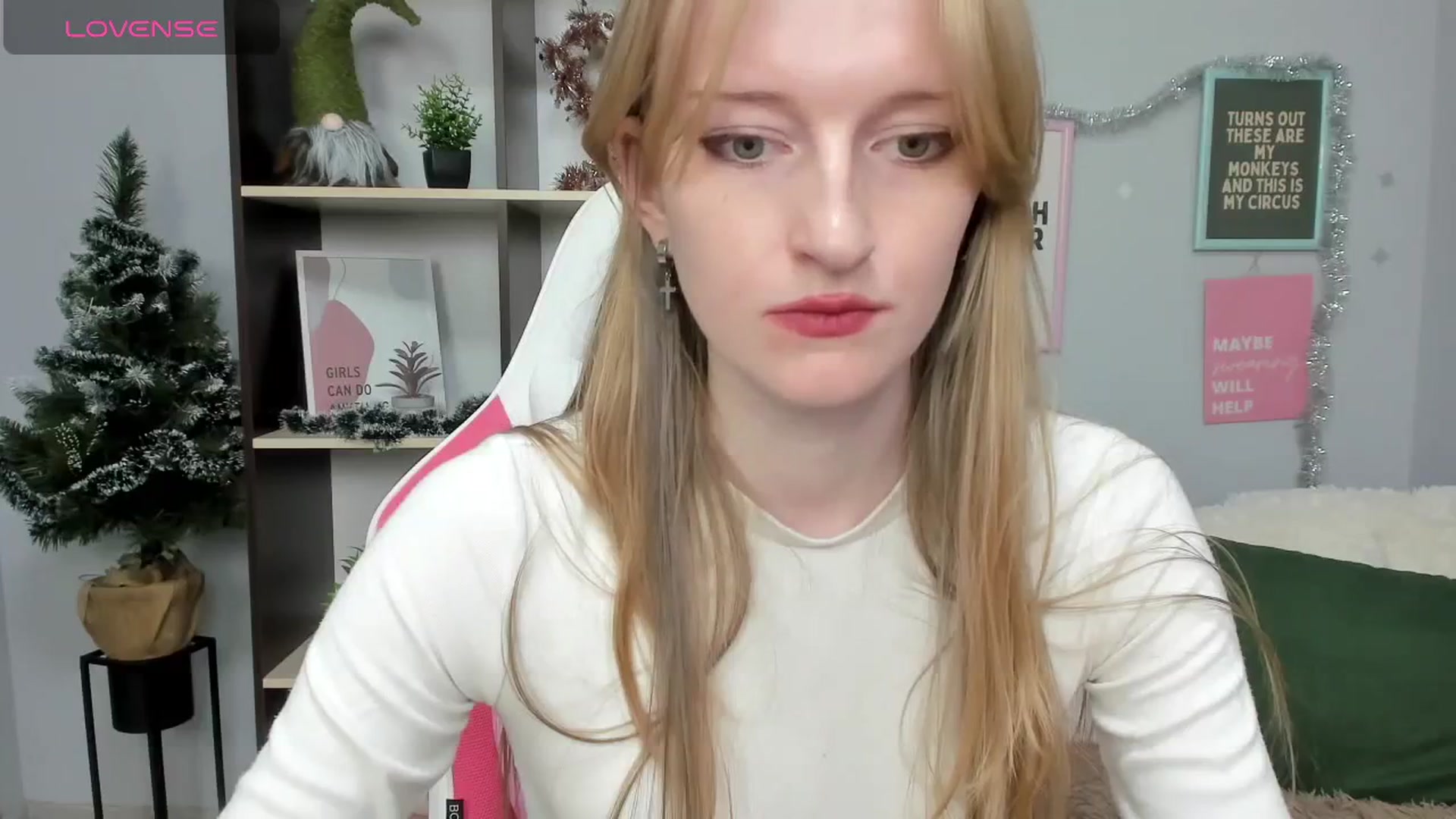 Gallery image thumbnail from Cinnabonnn's myfreecams stream on, 01/03/2026, 12:32 image 3 of 20