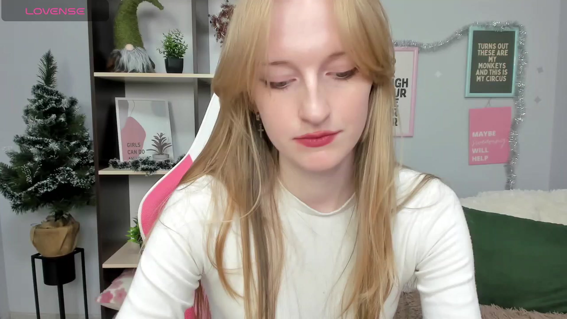 Gallery image thumbnail from Cinnabonnn's myfreecams stream on, 01/03/2026, 12:32 image 1 of 20