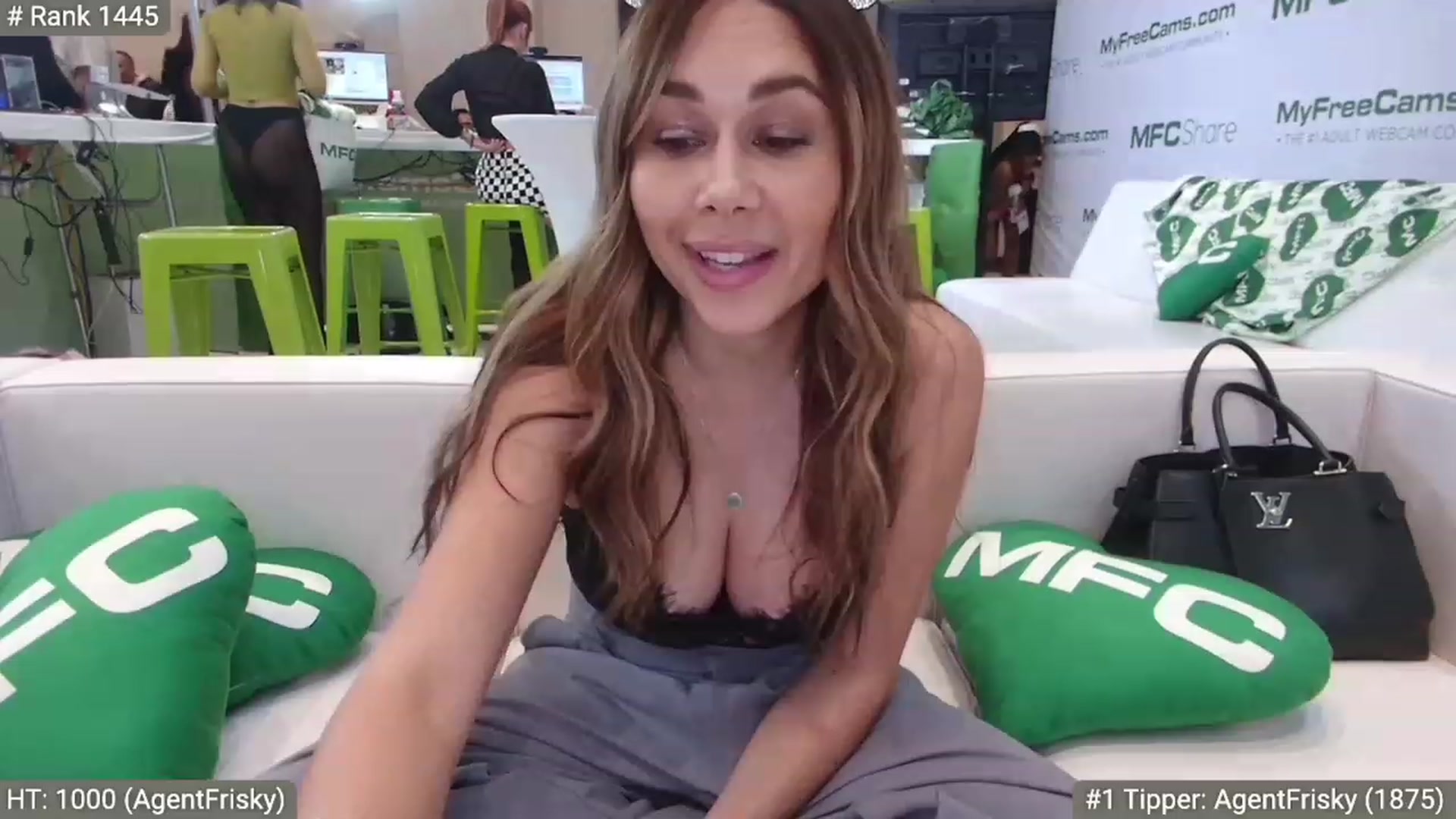 Gallery image thumbnail from Cinnabuns's myfreecams stream on, 01/05/2023, 02:12 image 8 of 20