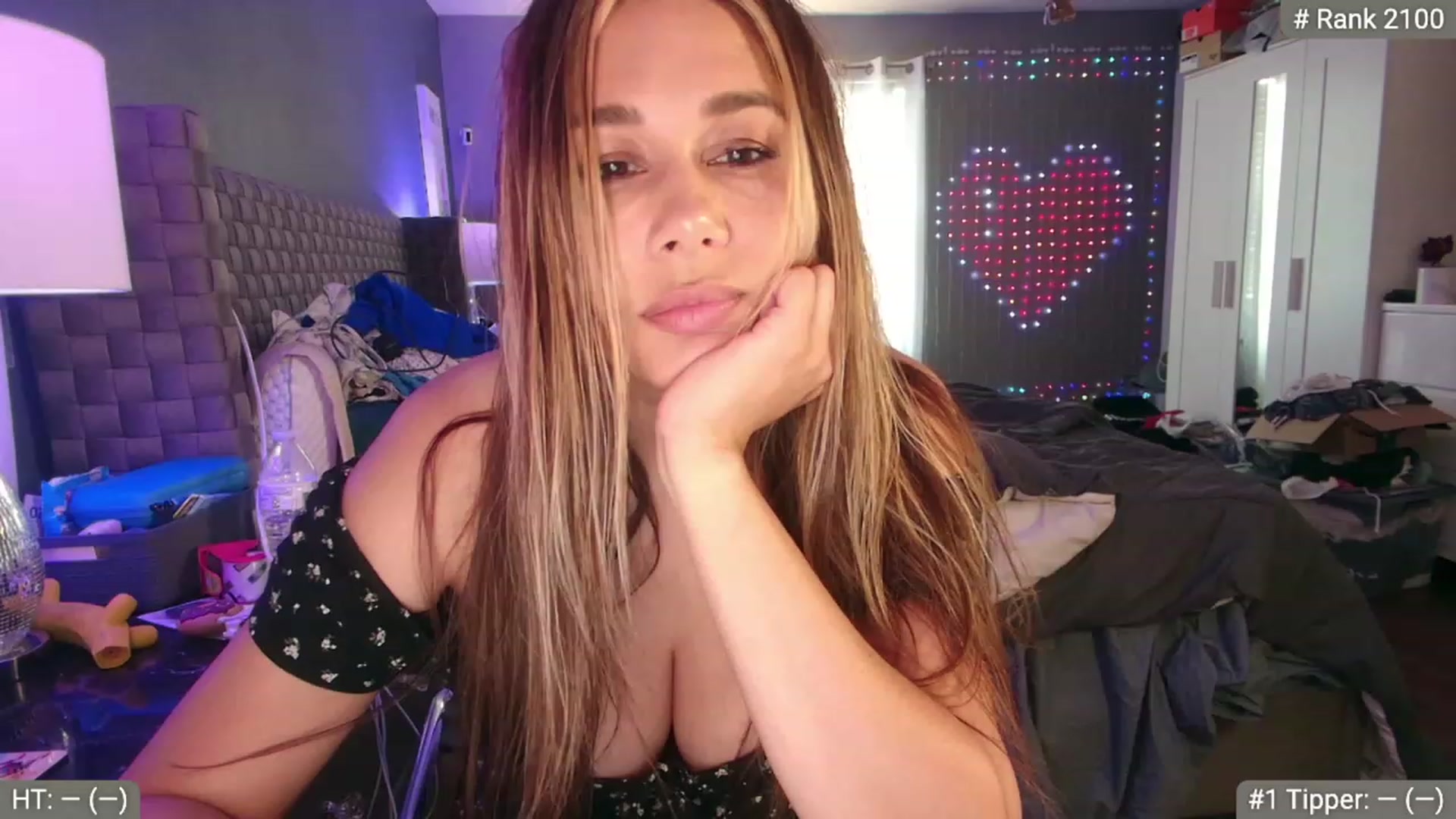 Gallery image thumbnail from Cinnabuns's myfreecams stream on, 07/31/2023, 24:03 image 3 of 20