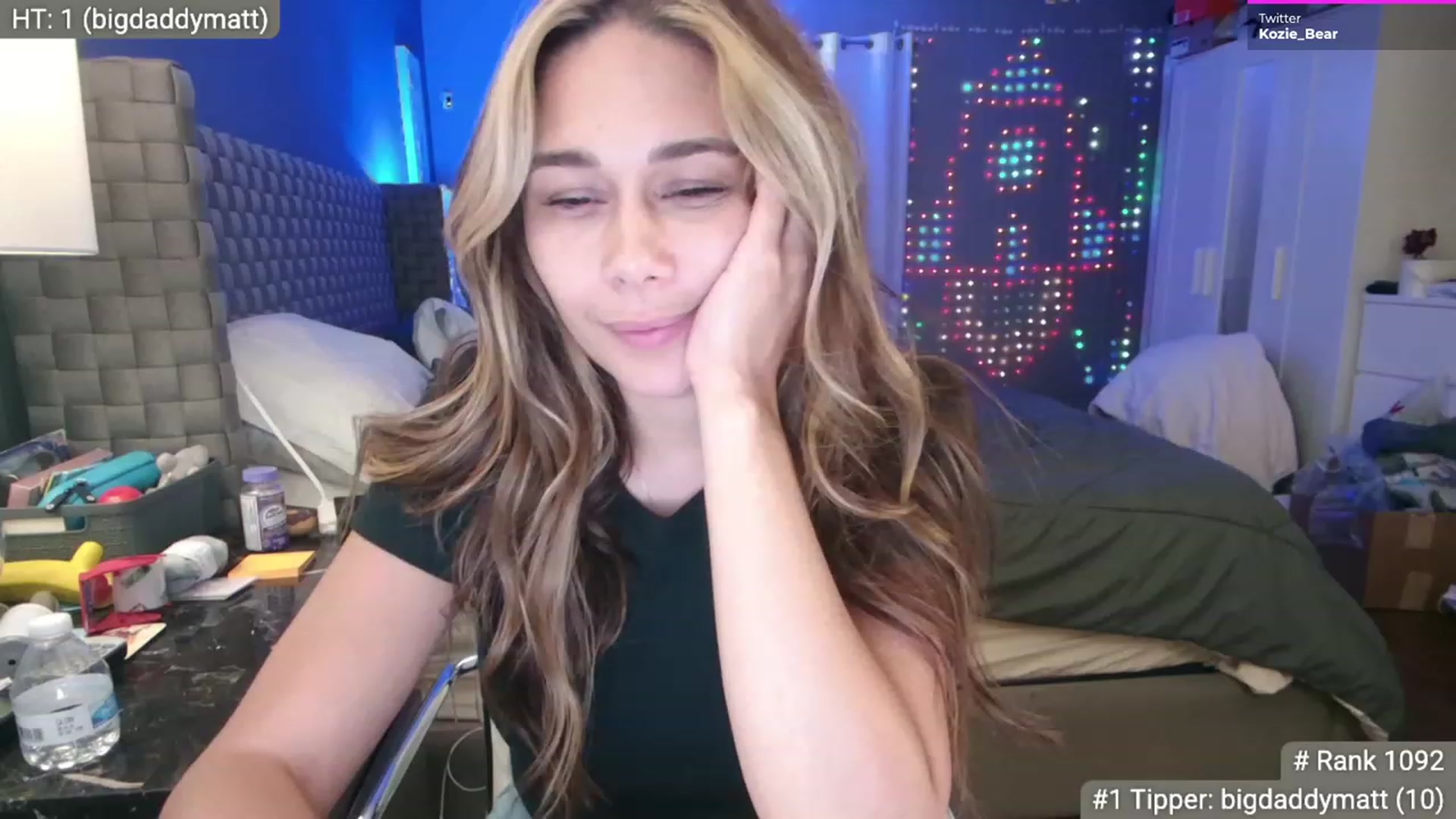 Gallery image thumbnail from Cinnabuns's myfreecams stream on, 08/08/2023, 04:44 image 13 of 20