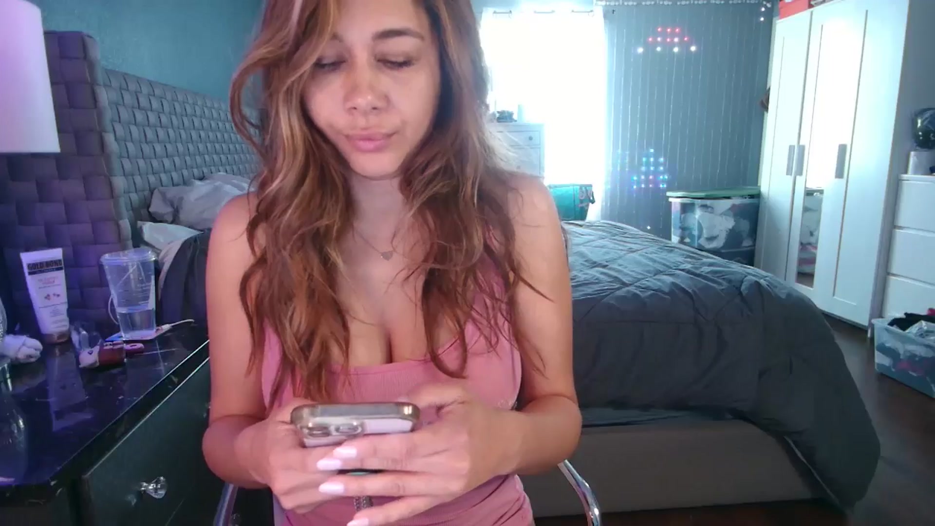 Gallery image thumbnail from Cinnabuns's myfreecams stream on, 07/26/2024, 19:41 image 6 of 20