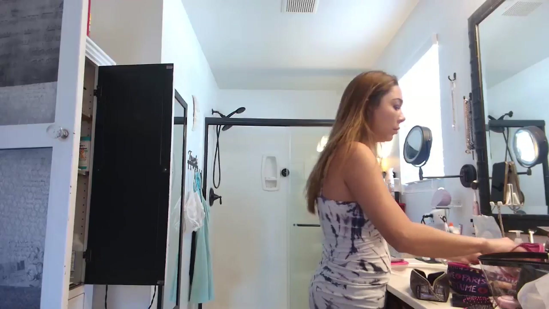 Gallery image thumbnail from Cinnabuns's myfreecams stream on, 07/27/2024, 24:00 image 13 of 20