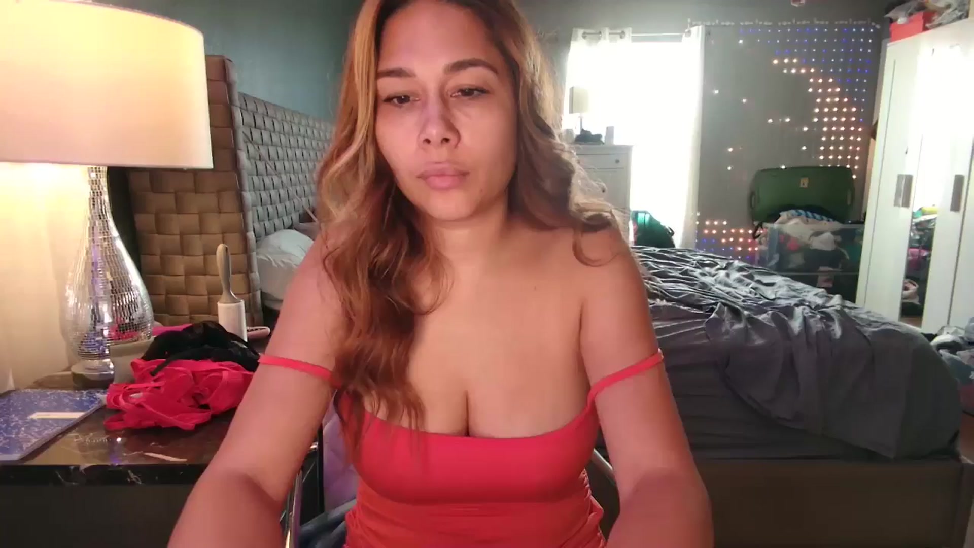 Gallery image thumbnail from Cinnabuns's myfreecams stream on, 08/08/2024, 24:44 image 14 of 20