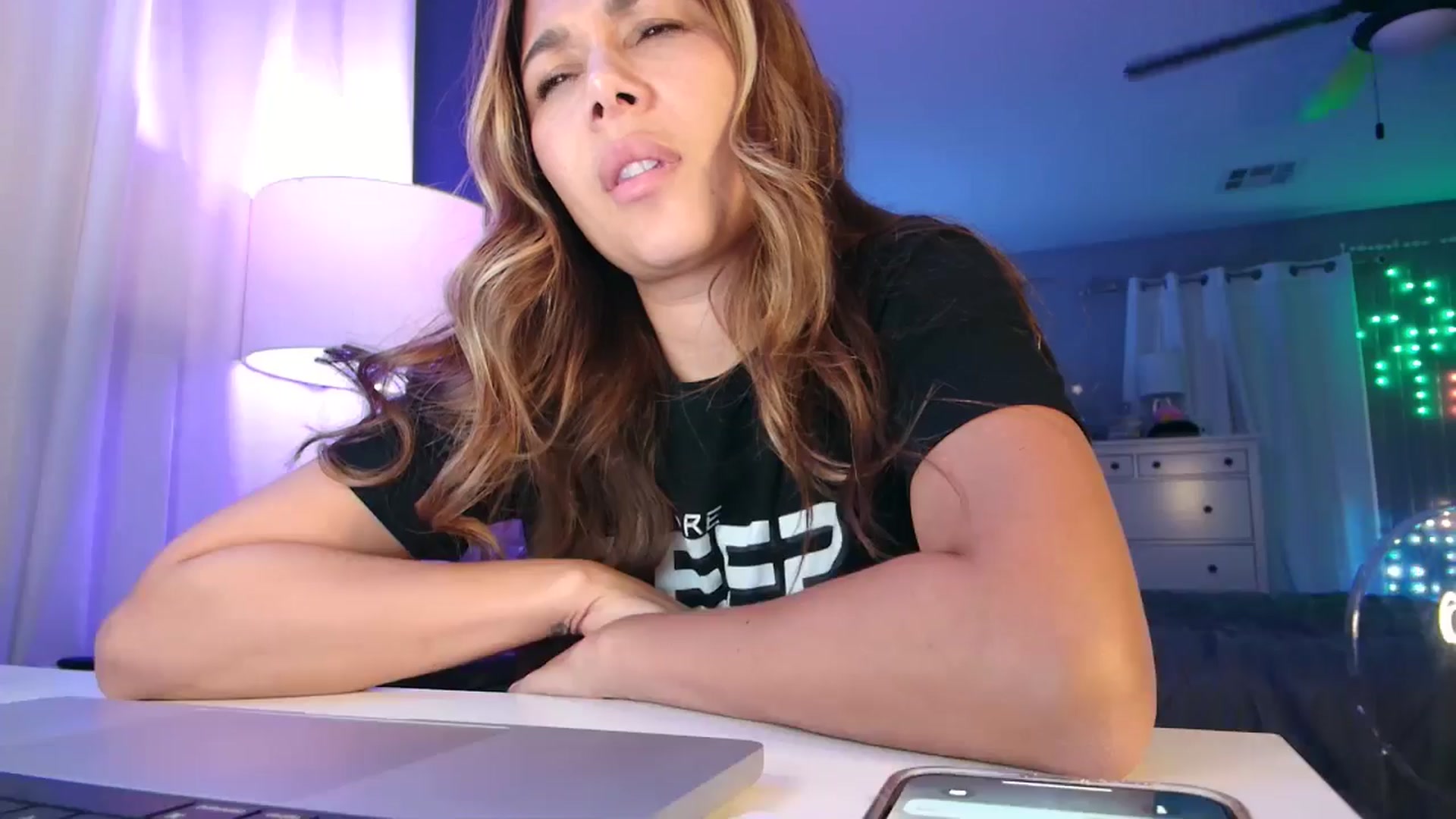 Gallery image thumbnail from Cinnabuns's myfreecams stream on, 08/25/2024, 07:17 image 5 of 20
