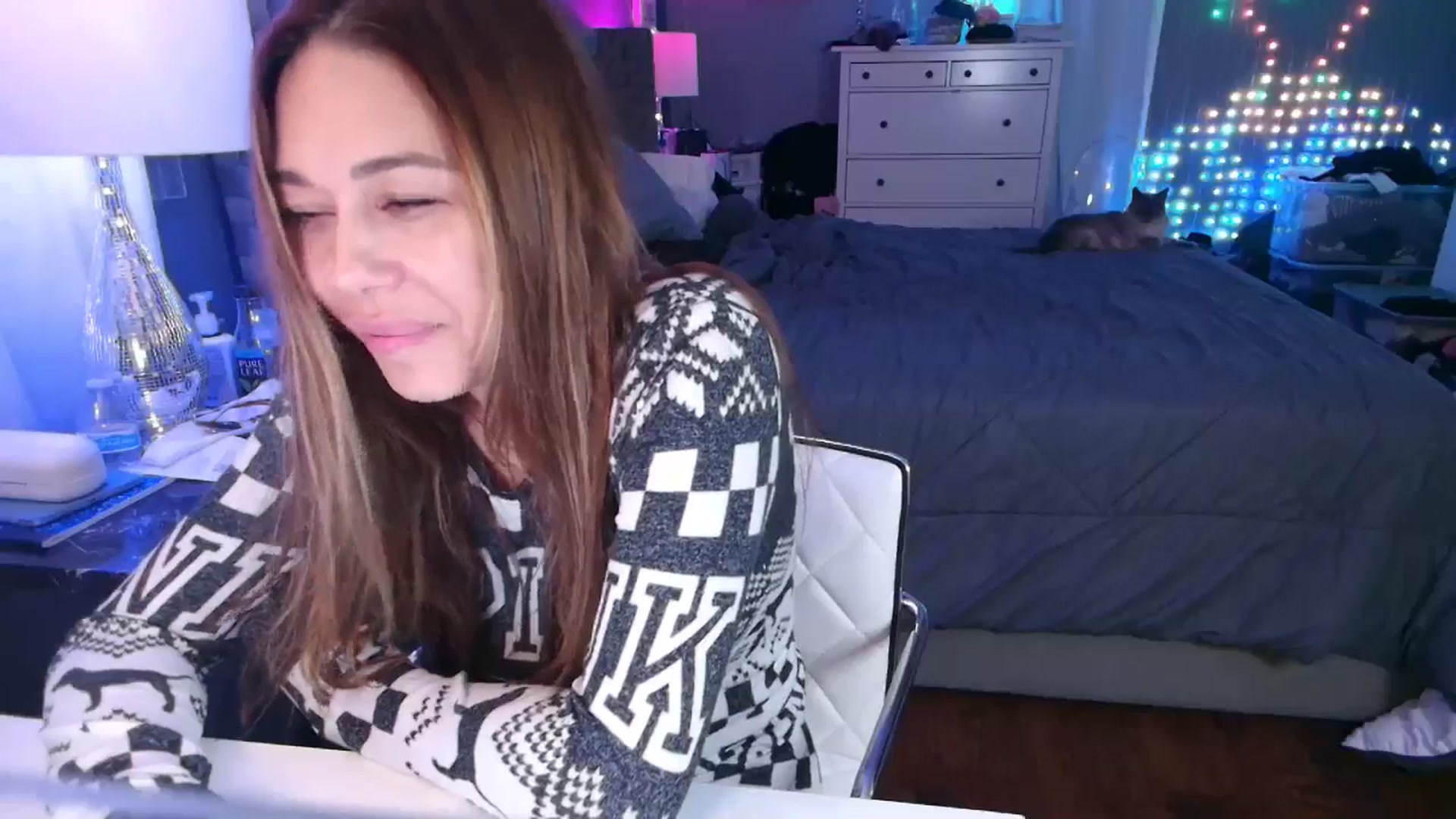 Gallery image thumbnail from Cinnabuns's myfreecams stream on, 09/07/2024, 07:56 image 7 of 20