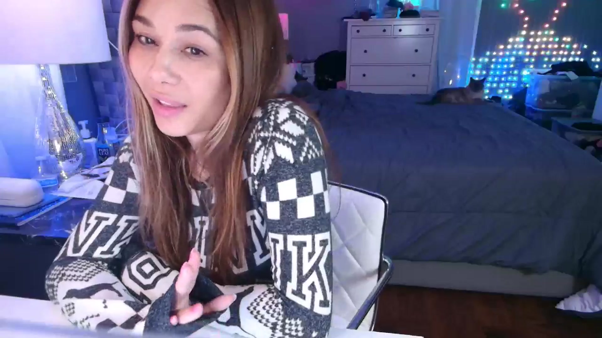 Gallery image thumbnail from Cinnabuns's myfreecams stream on, 09/07/2024, 07:56 image 6 of 20