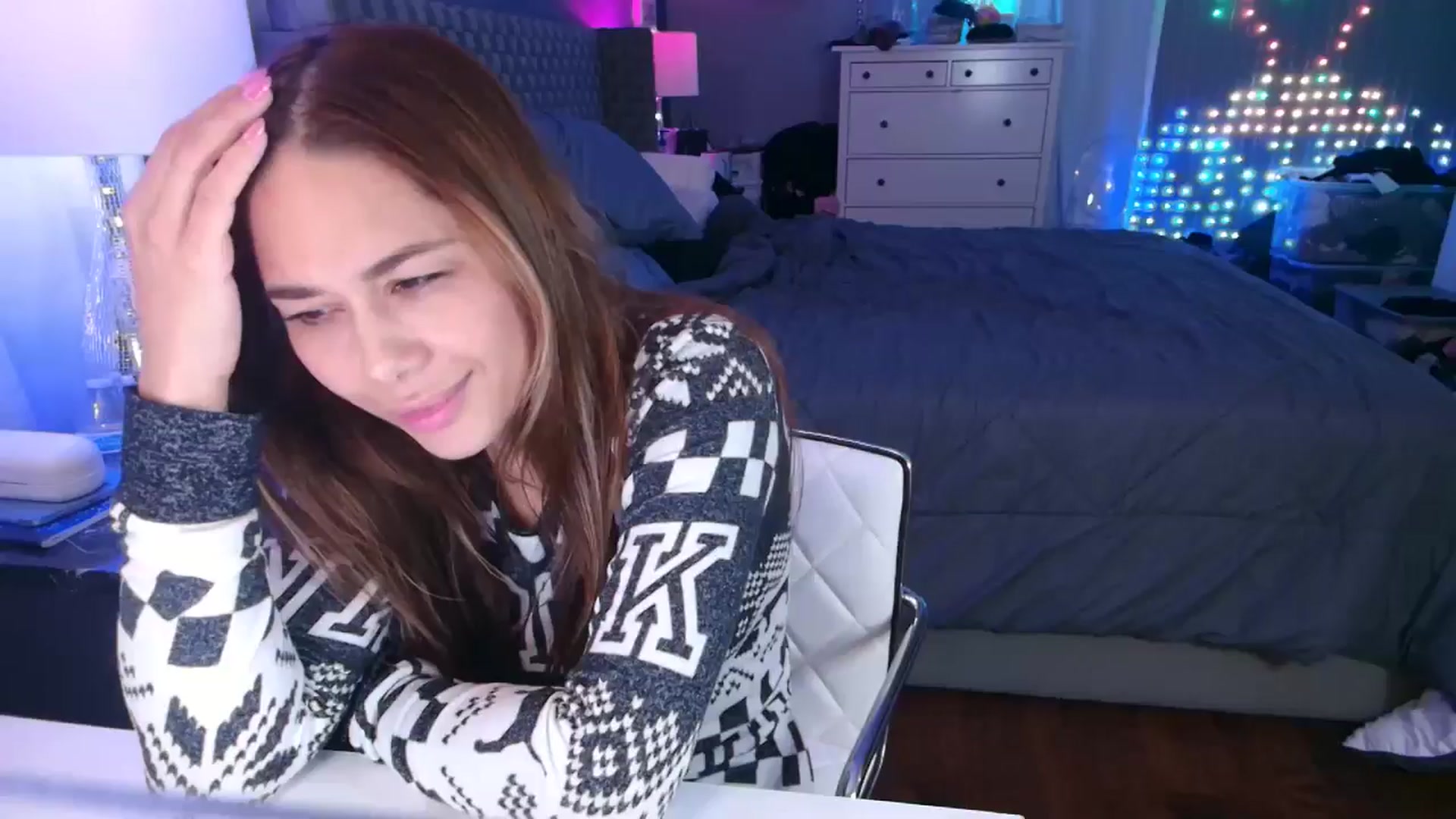 Gallery image thumbnail from Cinnabuns's myfreecams stream on, 09/07/2024, 07:56 image 1 of 20