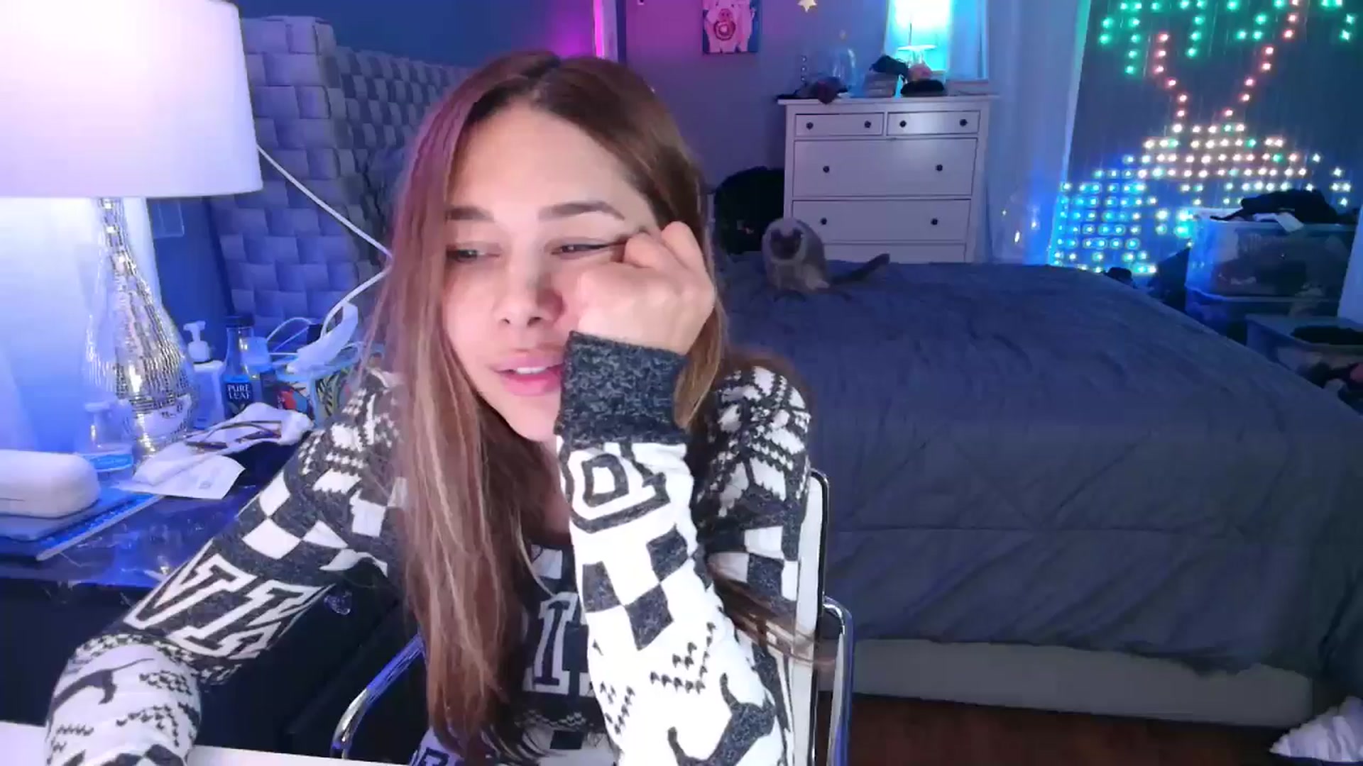 Gallery image thumbnail from Cinnabuns's myfreecams stream on, 09/07/2024, 07:56 image 18 of 20