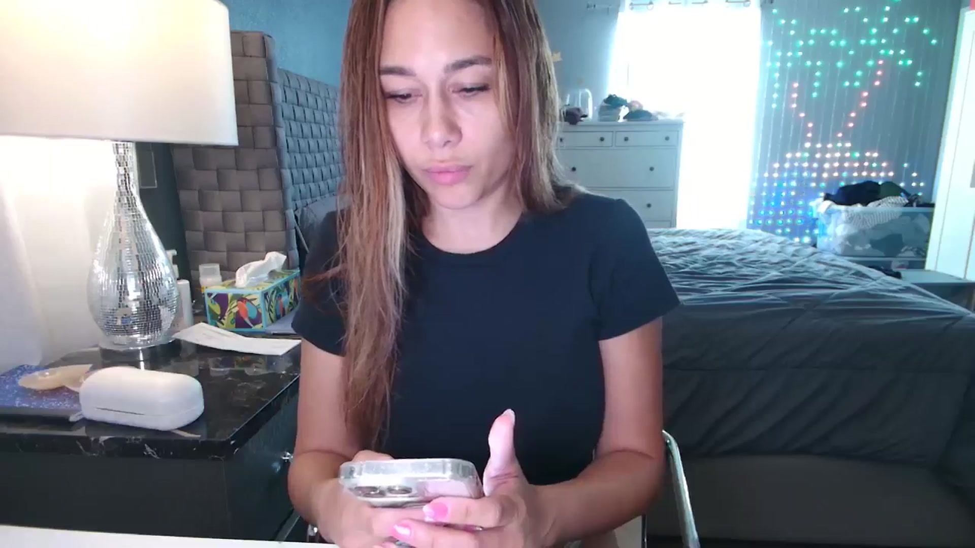 Gallery image thumbnail from Cinnabuns's myfreecams stream on, 09/08/2024, 20:32 image 15 of 20
