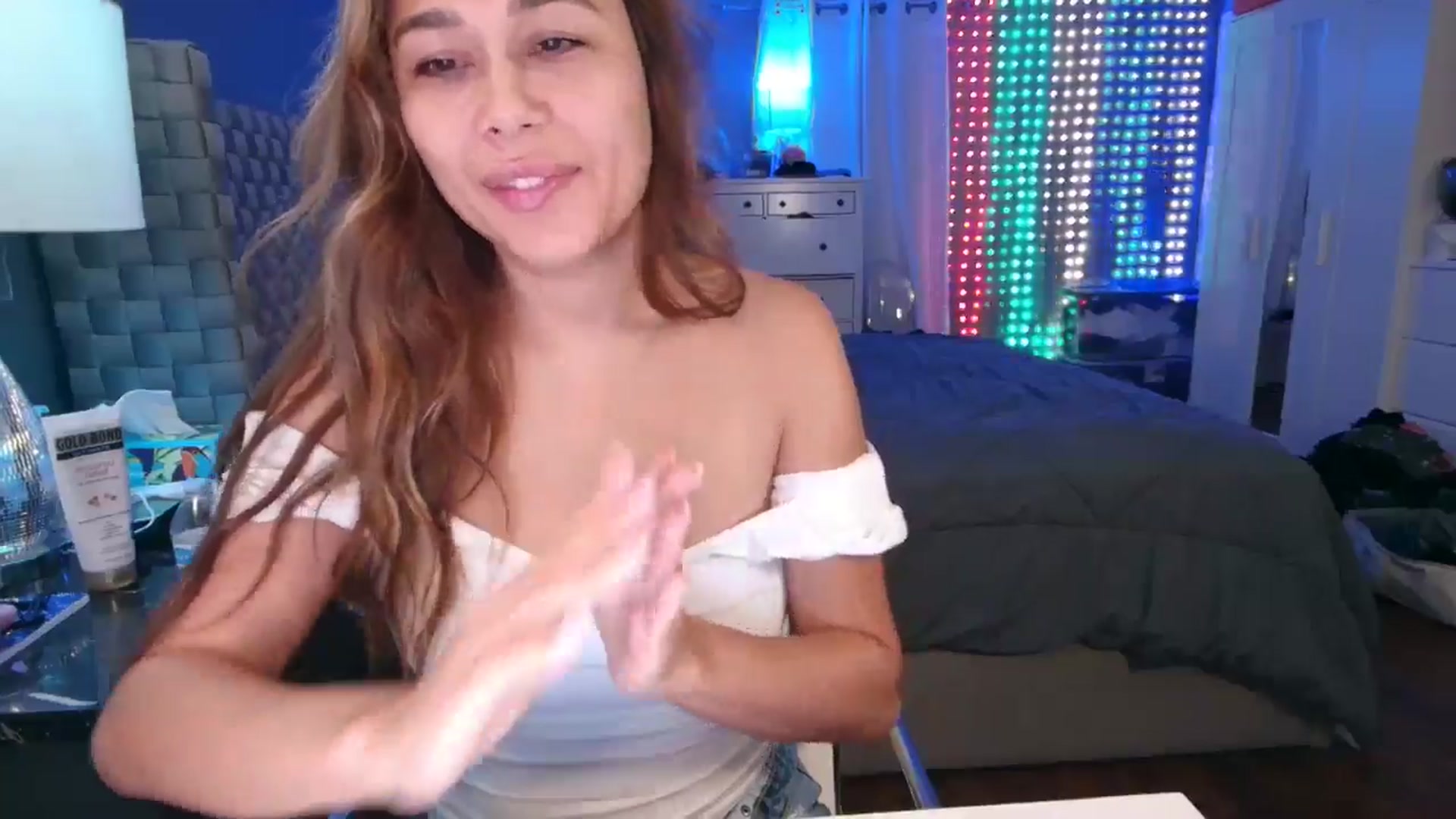 Gallery image thumbnail from Cinnabuns's myfreecams stream on, 09/23/2024, 03:19 image 8 of 20