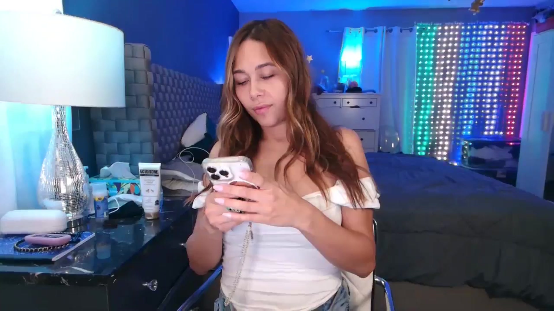 Gallery image thumbnail from Cinnabuns's myfreecams stream on, 09/23/2024, 03:19 image 4 of 20
