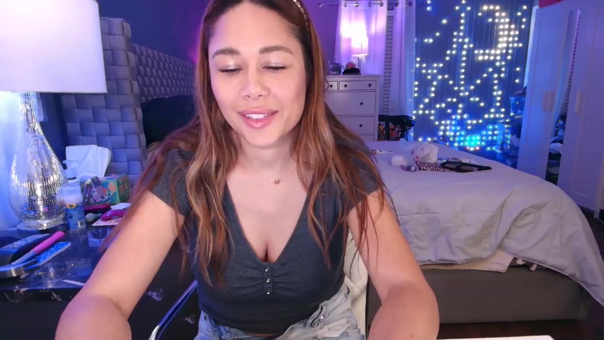 Gallery image thumbnail from Cinnabuns's myfreecams stream on, 10/17/2024, 01:44 image 11 of 20