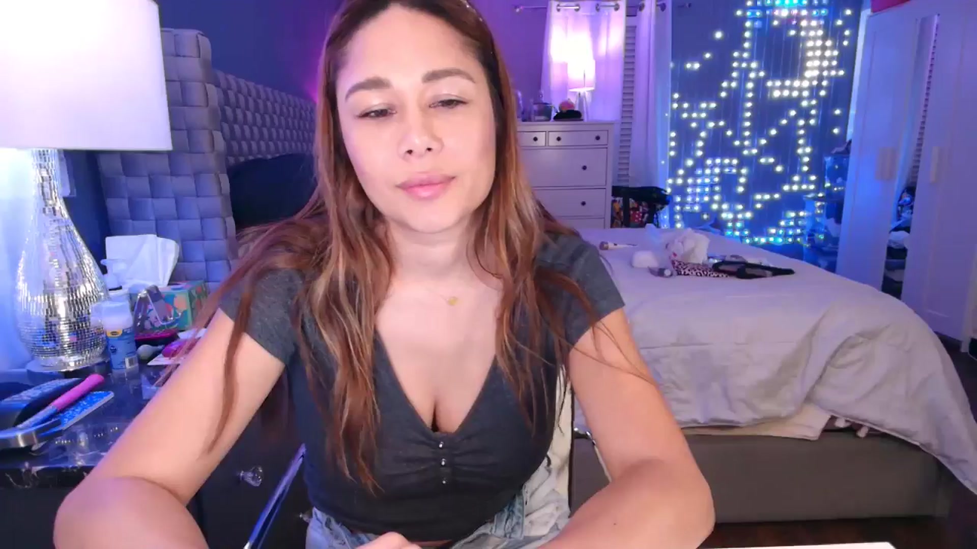 Gallery image thumbnail from Cinnabuns's myfreecams stream on, 10/17/2024, 01:44 image 12 of 20