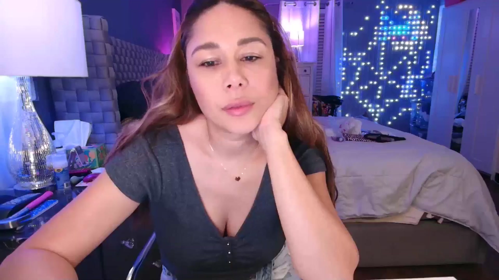 Gallery image thumbnail from Cinnabuns's myfreecams stream on, 10/17/2024, 01:44 image 17 of 20