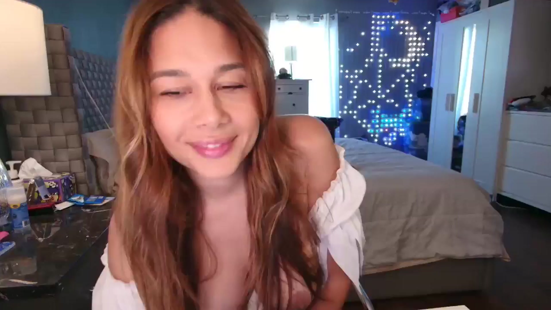 Gallery image thumbnail from Cinnabuns's myfreecams stream on, 10/19/2024, 24:00 image 17 of 20