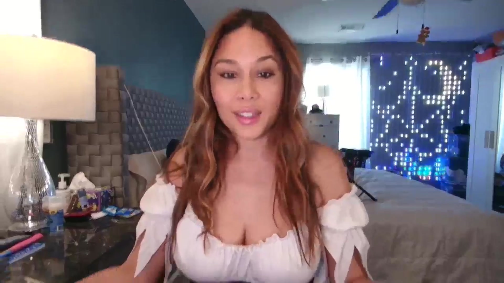 Gallery image thumbnail from Cinnabuns's myfreecams stream on, 10/19/2024, 24:17 image 17 of 20