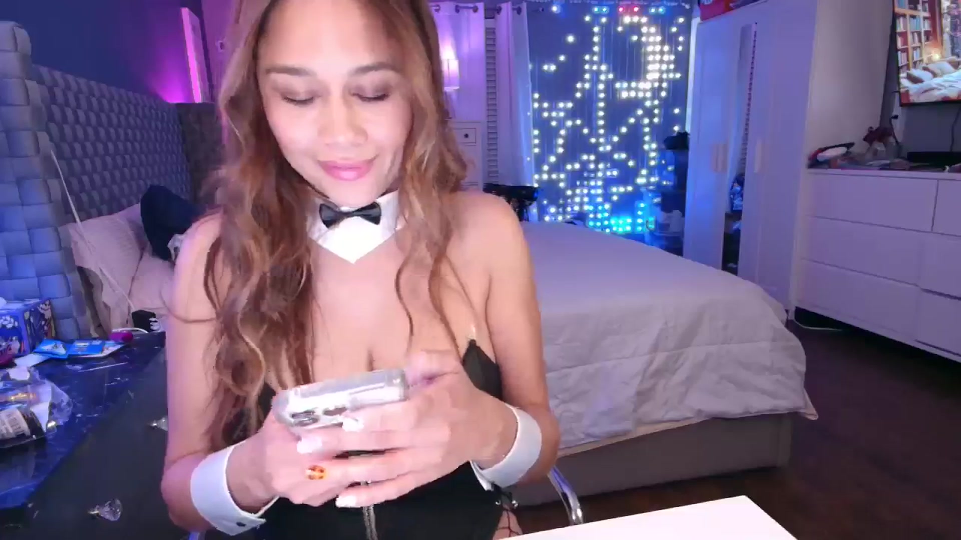 Gallery image thumbnail from Cinnabuns's myfreecams stream on, 10/19/2024, 01:47 image 7 of 20