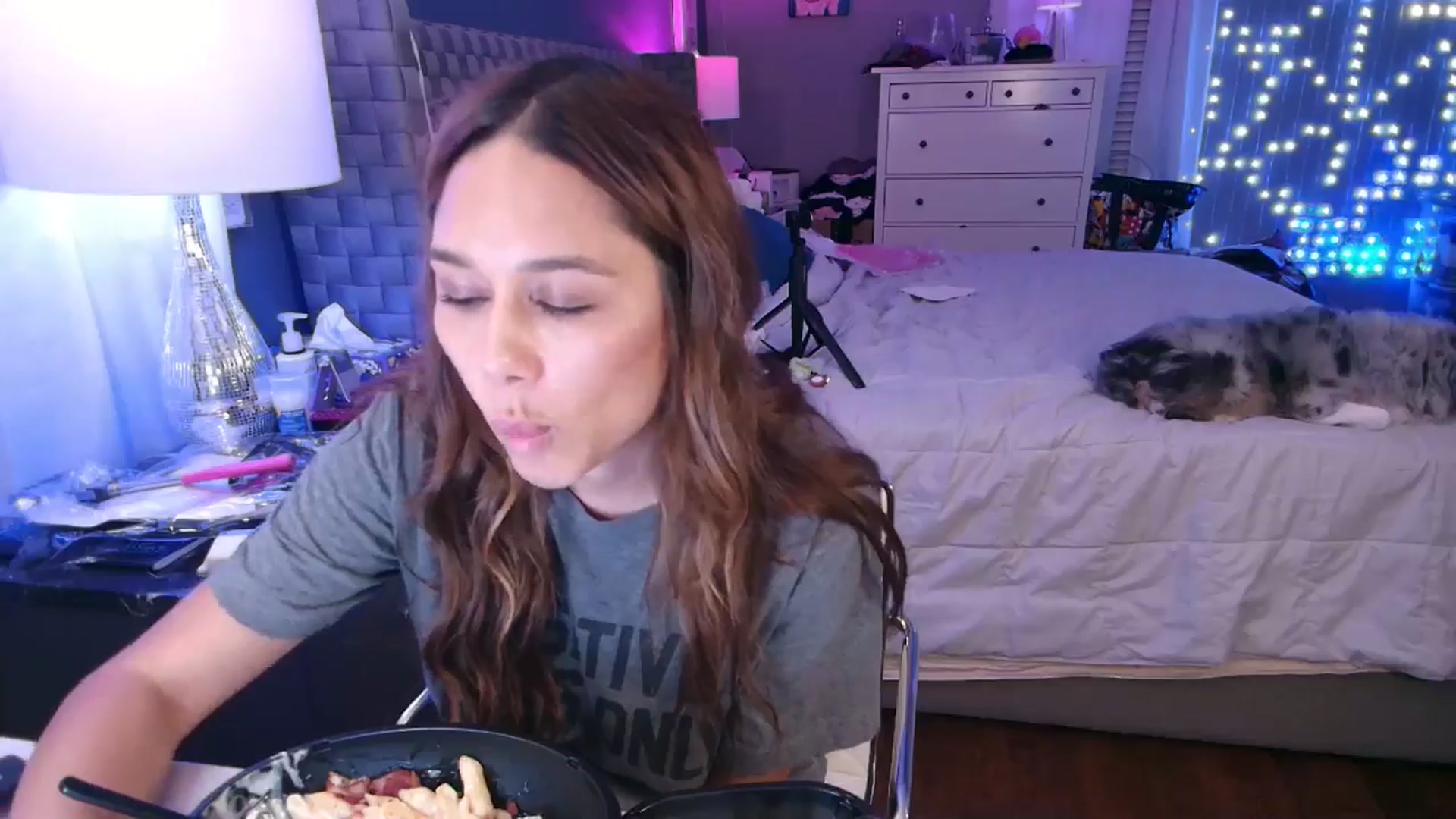 Gallery image thumbnail from Cinnabuns's myfreecams stream on, 10/19/2024, 03:51 image 15 of 20