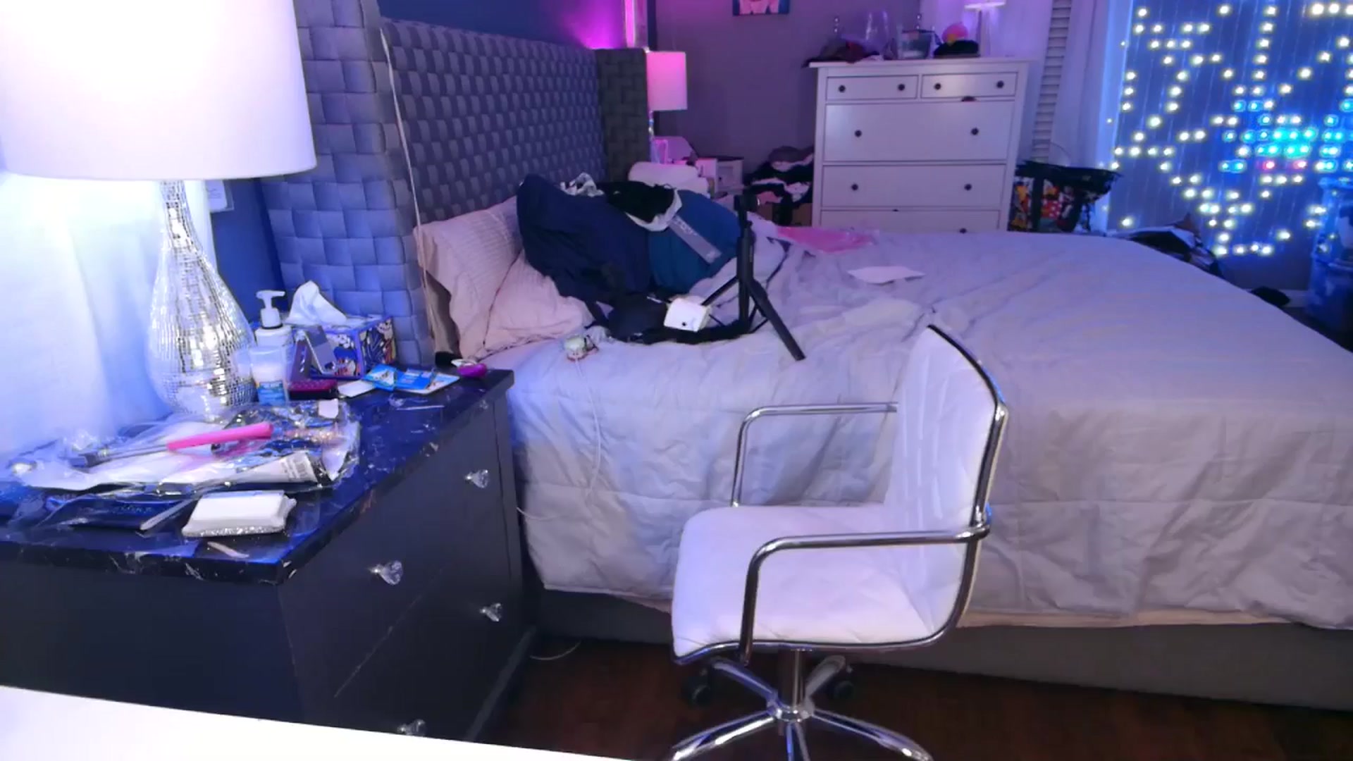 Gallery image thumbnail from Cinnabuns's myfreecams stream on, 10/19/2024, 03:51 image 12 of 20