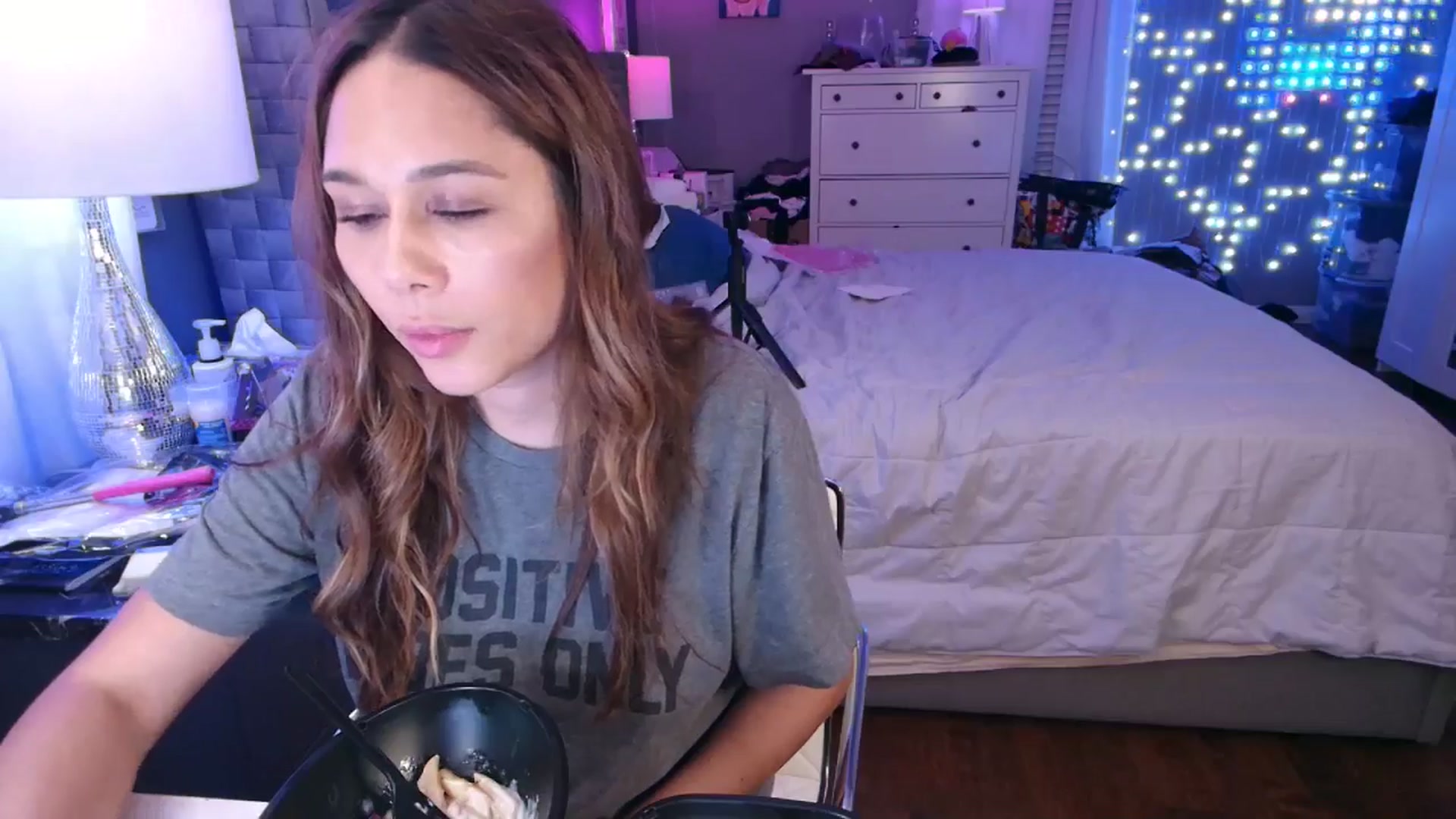 Gallery image thumbnail from Cinnabuns's myfreecams stream on, 10/19/2024, 03:51 image 17 of 20