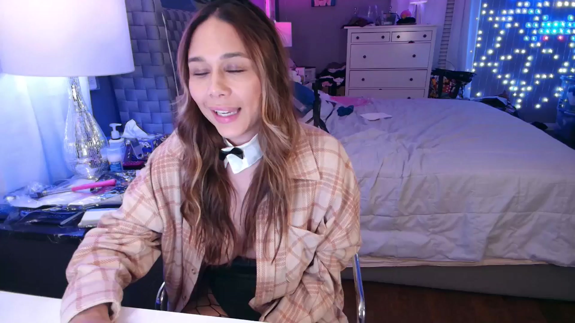 Gallery image thumbnail from Cinnabuns's myfreecams stream on, 10/19/2024, 03:51 image 9 of 20