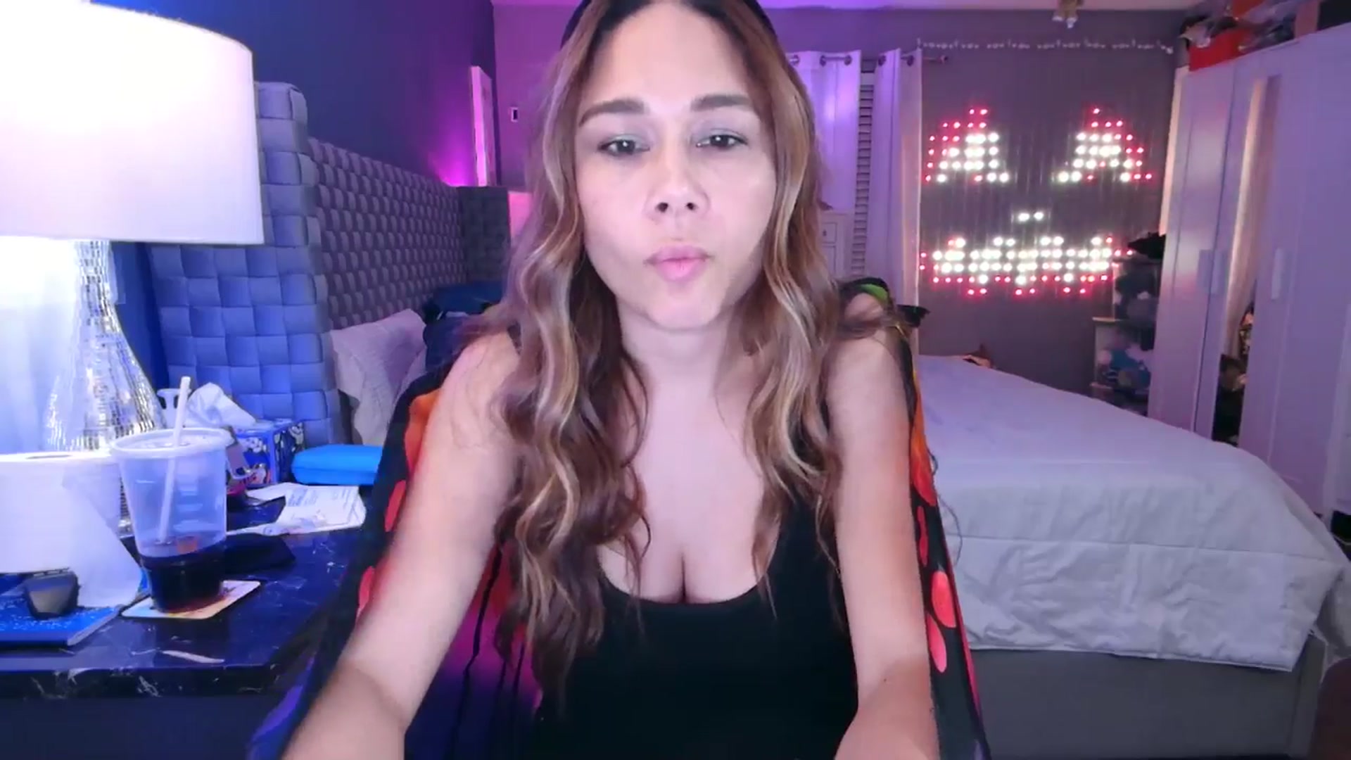 Gallery image thumbnail from Cinnabuns's myfreecams stream on, 10/20/2024, 03:12 image 18 of 20