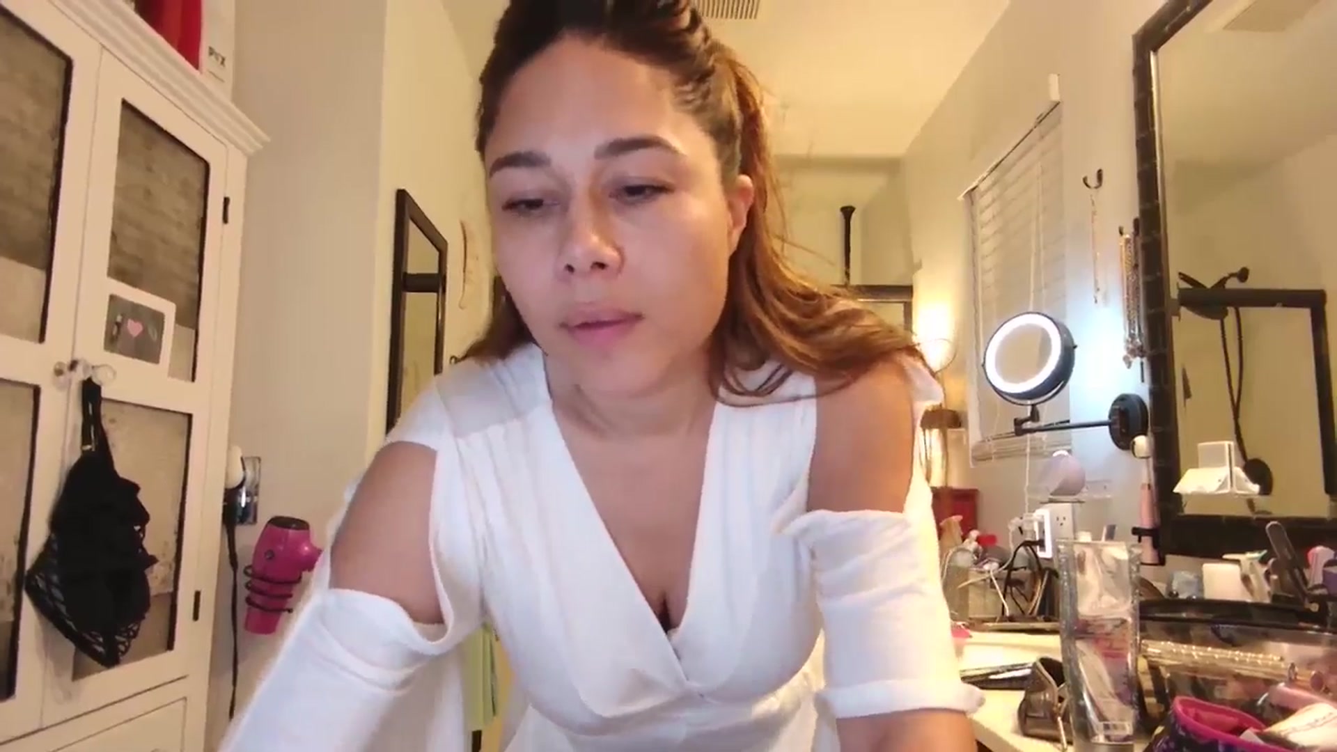Gallery image thumbnail from Cinnabuns's myfreecams stream on, 10/23/2024, 01:27 image 9 of 20