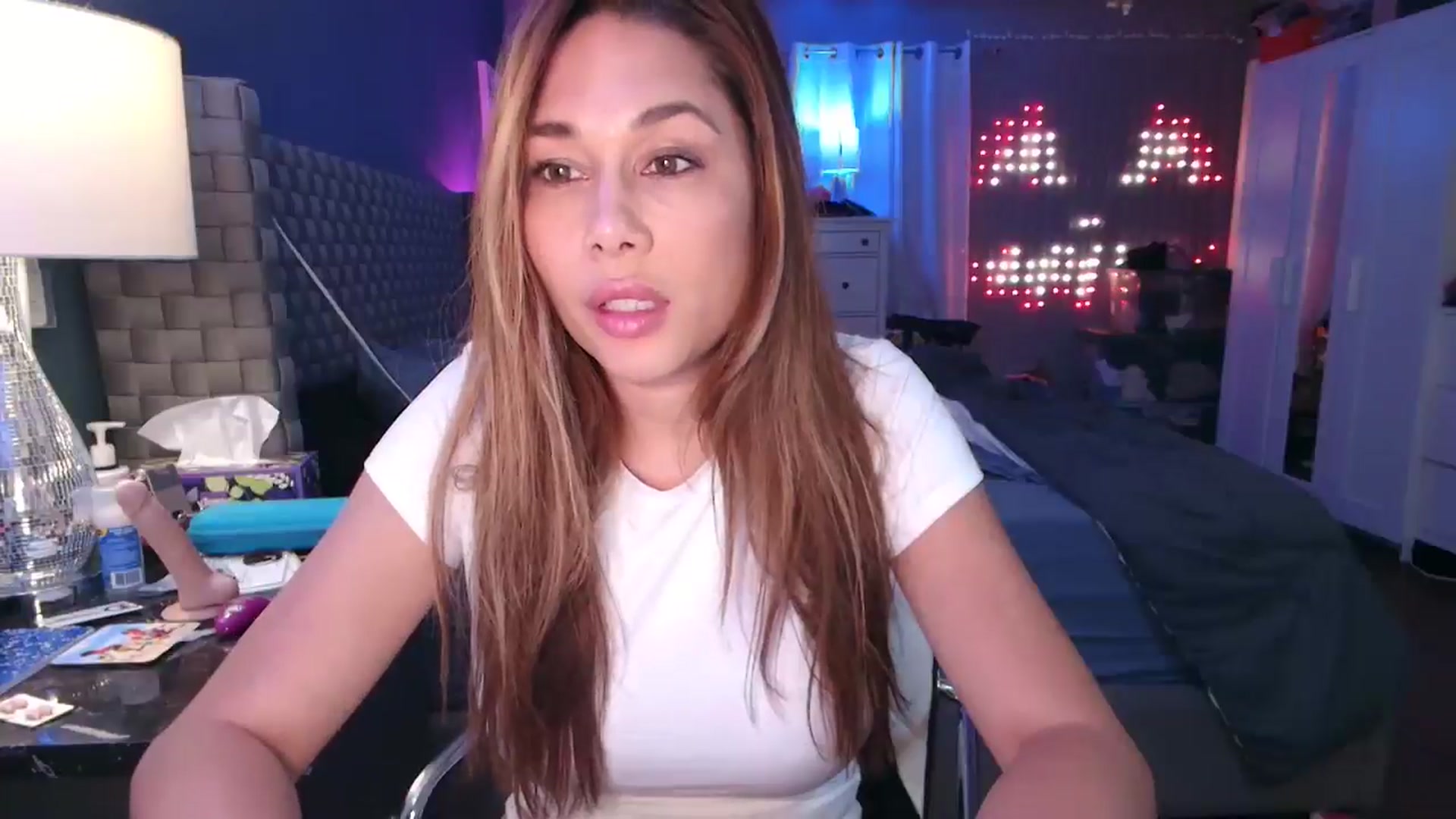 Gallery image thumbnail from Cinnabuns's myfreecams stream on, 10/23/2024, 02:37 image 16 of 20