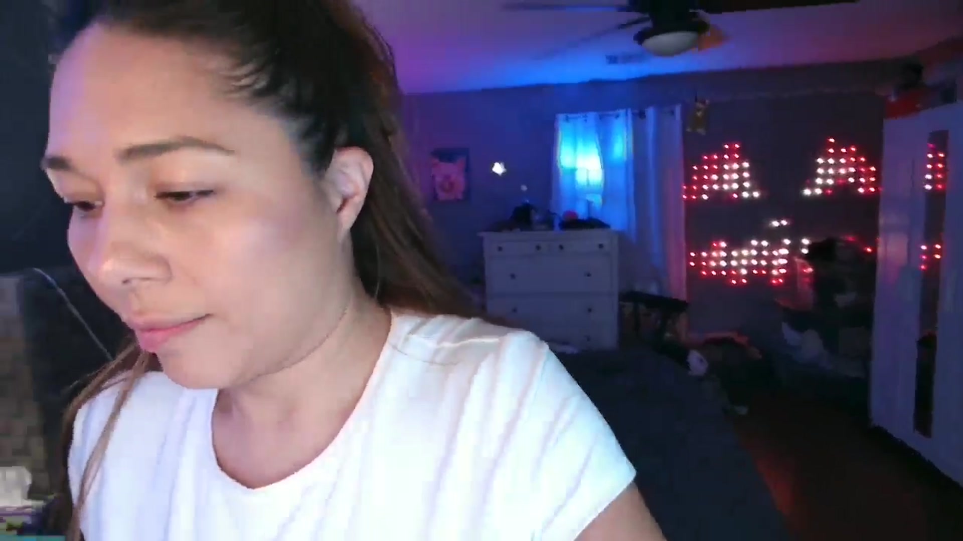 Gallery image thumbnail from Cinnabuns's myfreecams stream on, 10/23/2024, 02:37 image 2 of 20