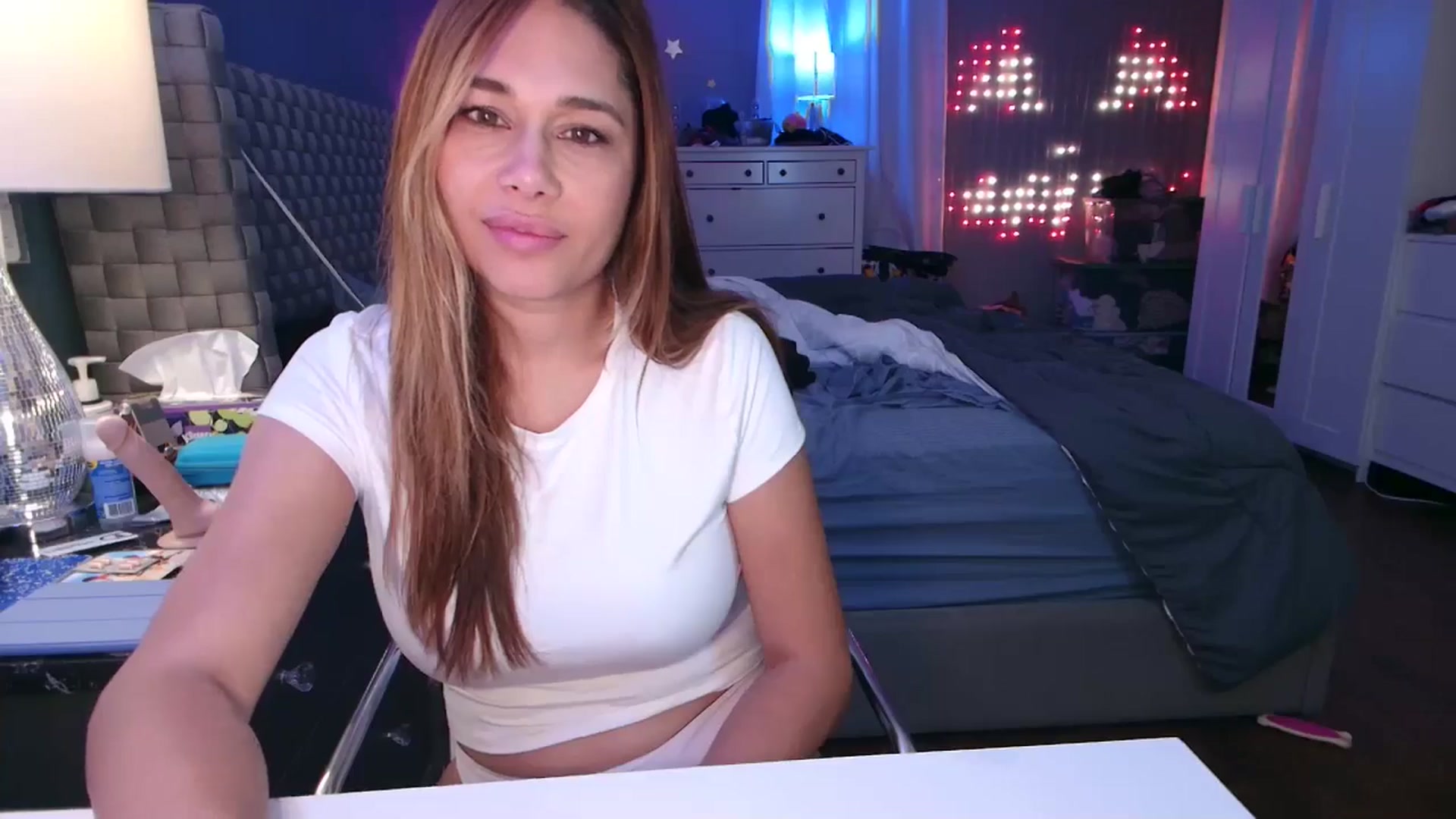 Gallery image thumbnail from Cinnabuns's myfreecams stream on, 10/23/2024, 03:59 image 19 of 20