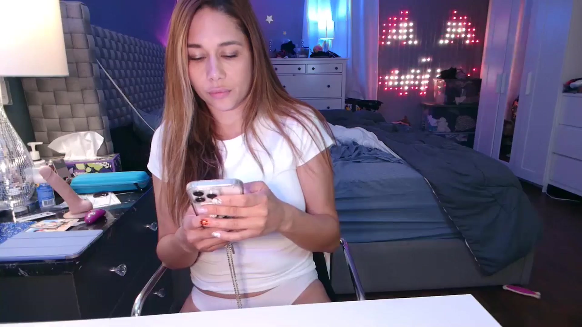 Gallery image thumbnail from Cinnabuns's myfreecams stream on, 10/23/2024, 03:59 image 16 of 20
