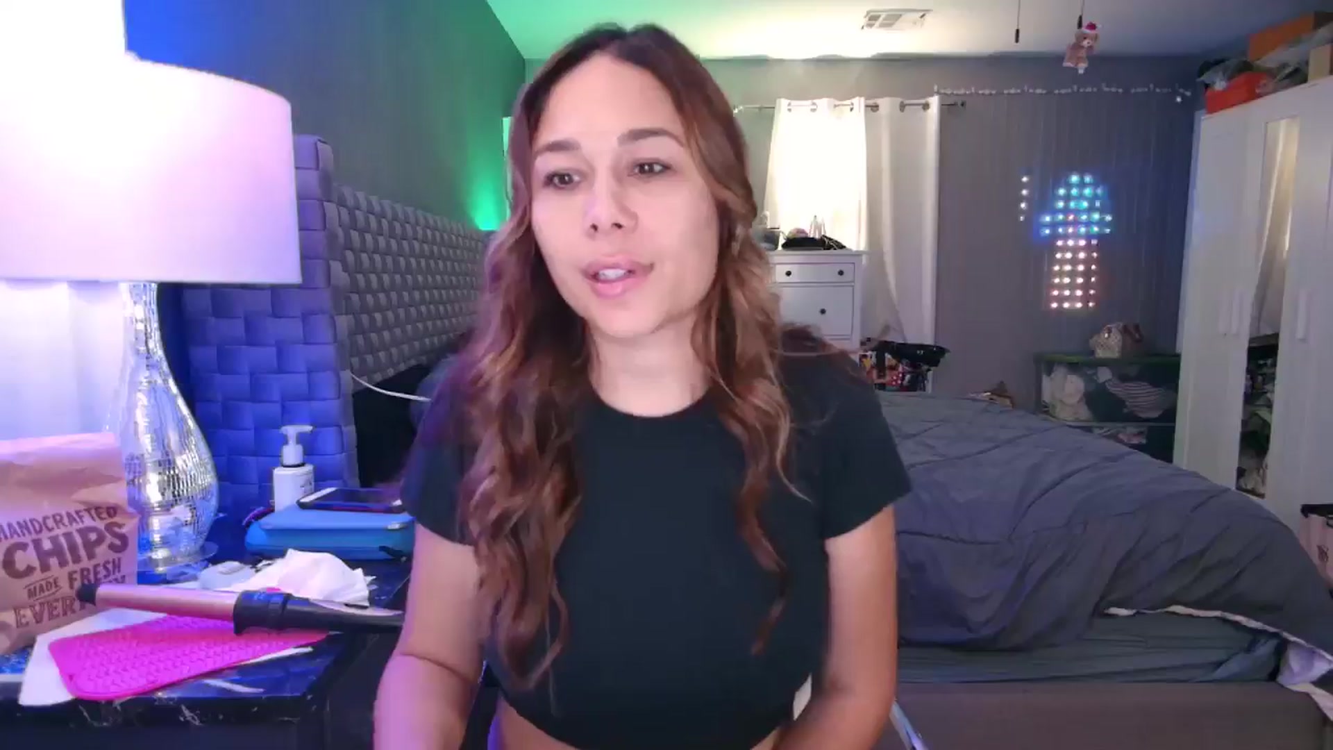 Gallery image thumbnail from Cinnabuns's myfreecams stream on, 10/27/2024, 05:16 image 14 of 20