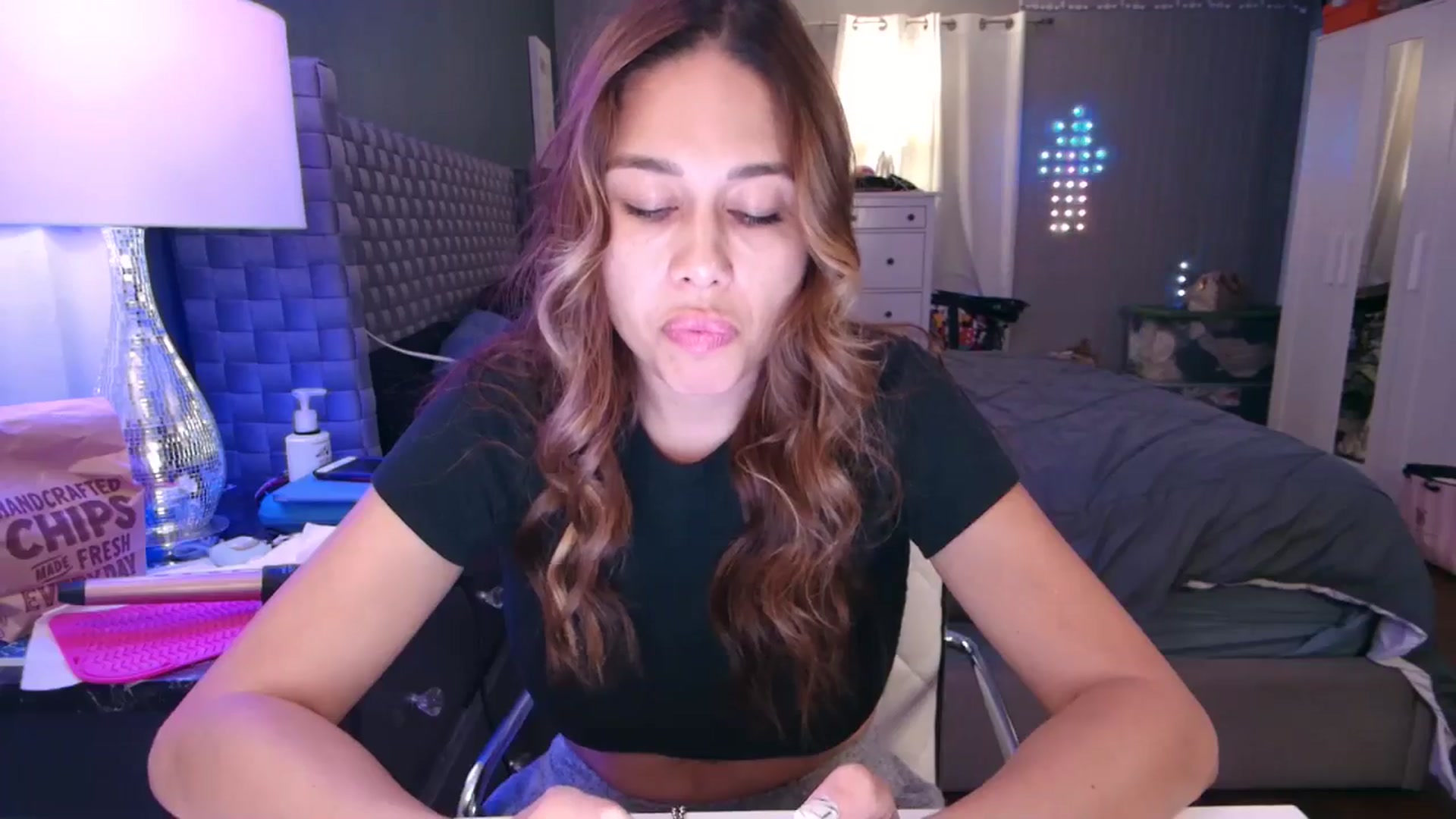 Gallery image thumbnail from Cinnabuns's myfreecams stream on, 10/27/2024, 05:16 image 11 of 20