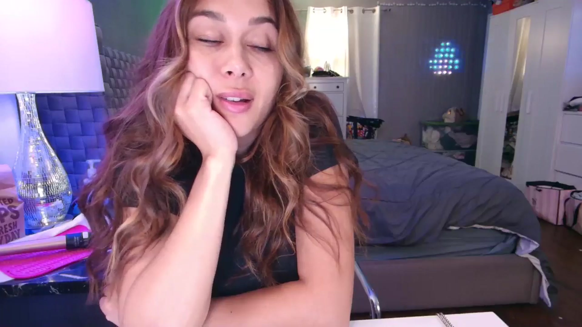 Gallery image thumbnail from Cinnabuns's myfreecams stream on, 10/27/2024, 05:16 image 17 of 20