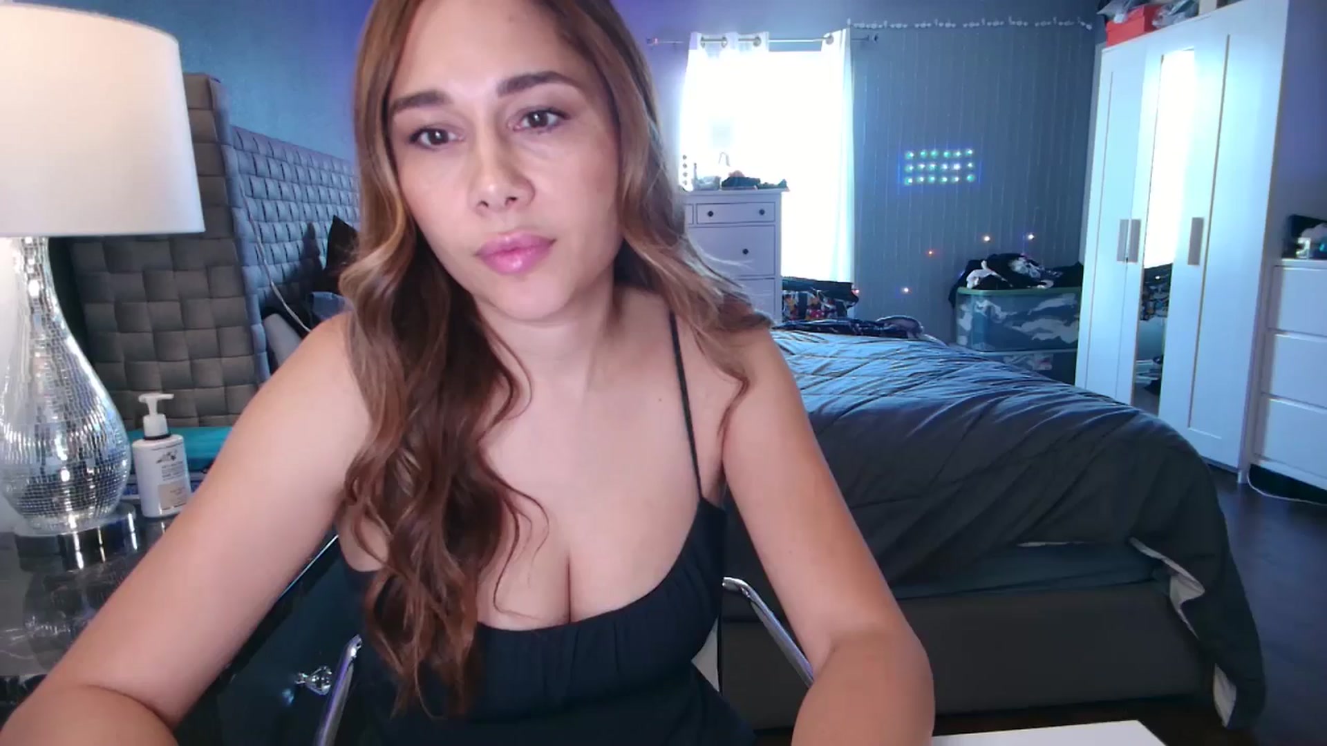 Gallery image thumbnail from Cinnabuns's myfreecams stream on, 11/10/2024, 23:32 image 20 of 20