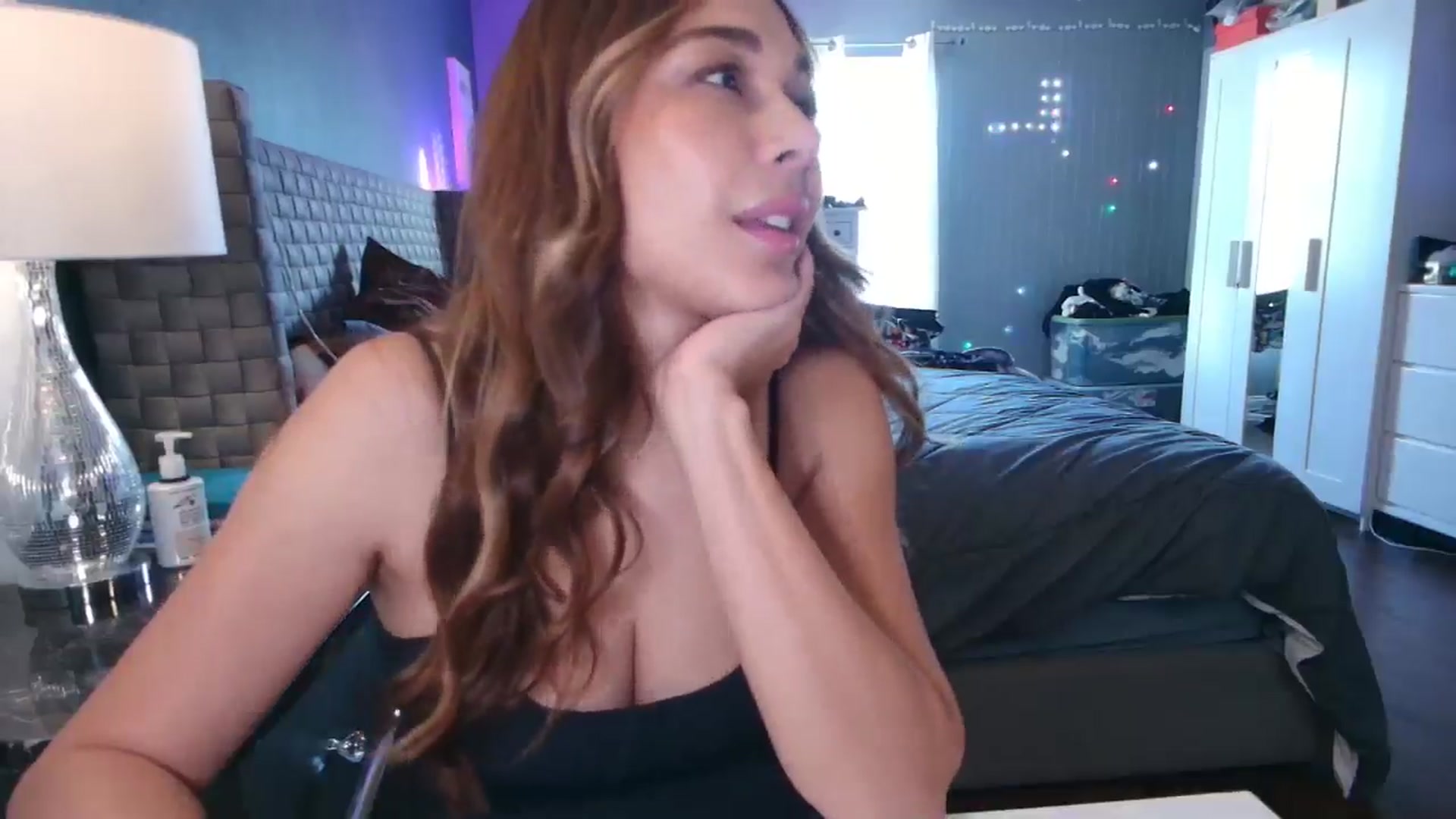 Gallery image thumbnail from Cinnabuns's myfreecams stream on, 11/10/2024, 23:32 image 17 of 20