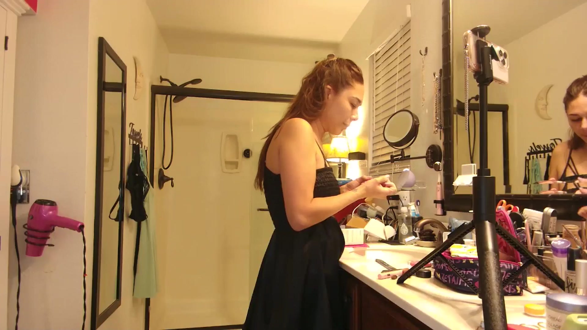 Gallery image thumbnail from Cinnabuns's myfreecams stream on, 11/12/2024, 01:59 image 7 of 20