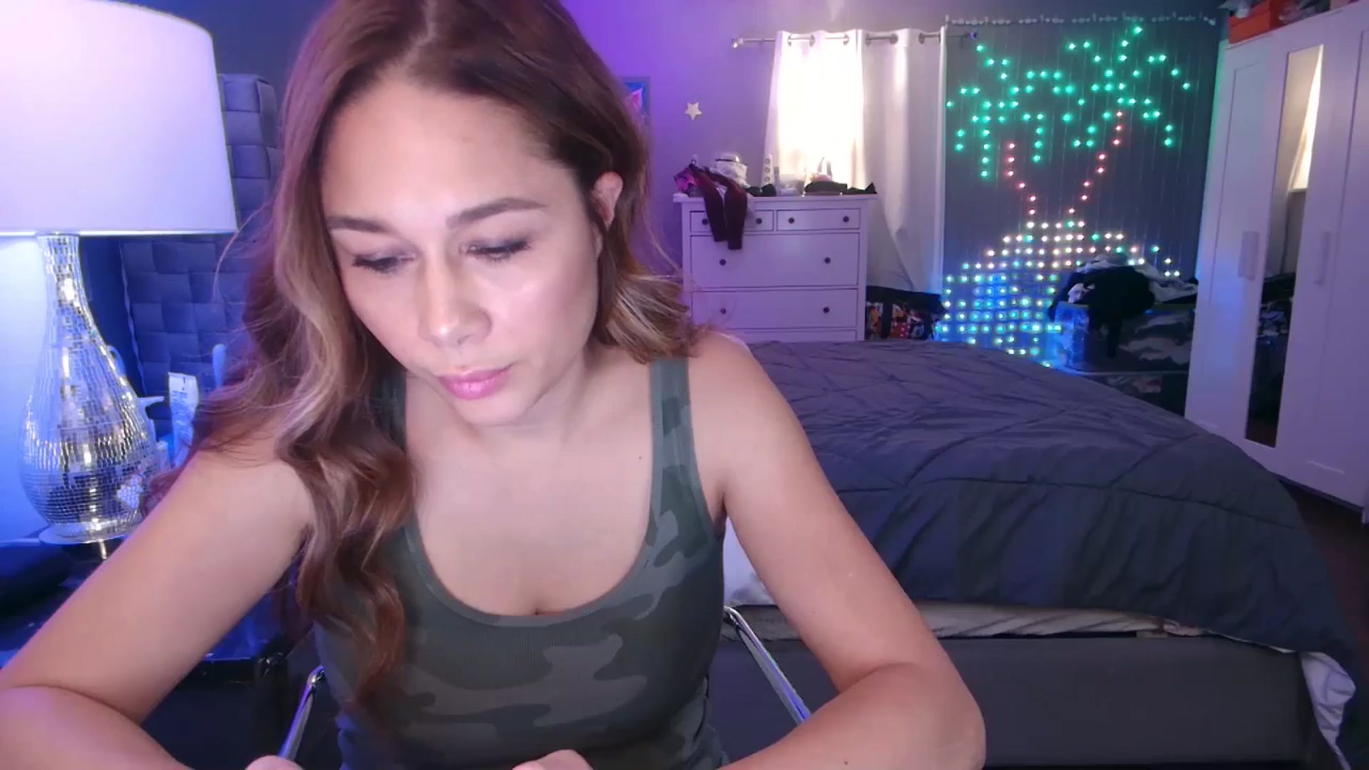 Gallery image thumbnail from Cinnabuns's myfreecams stream on, 11/13/2024, 01:58 image 5 of 20